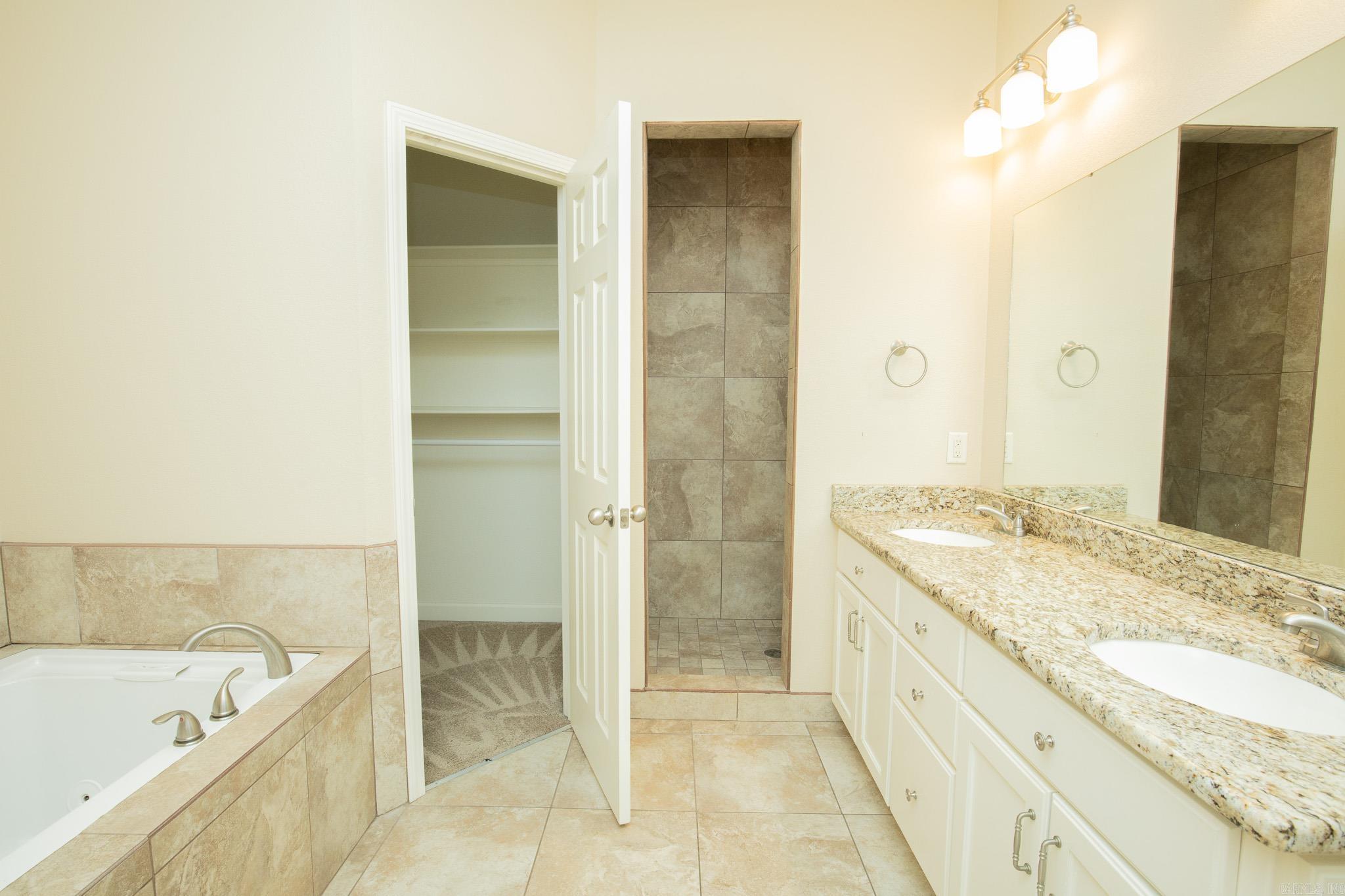 1090 Whispering Oak Property Photo 21