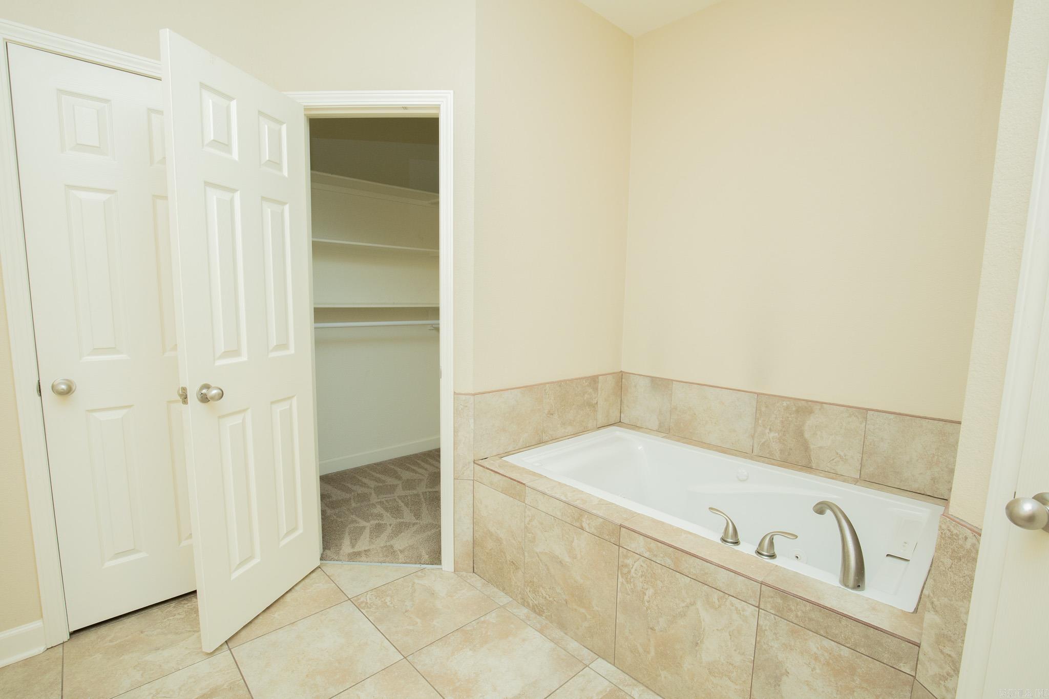 1090 Whispering Oak Property Photo 22