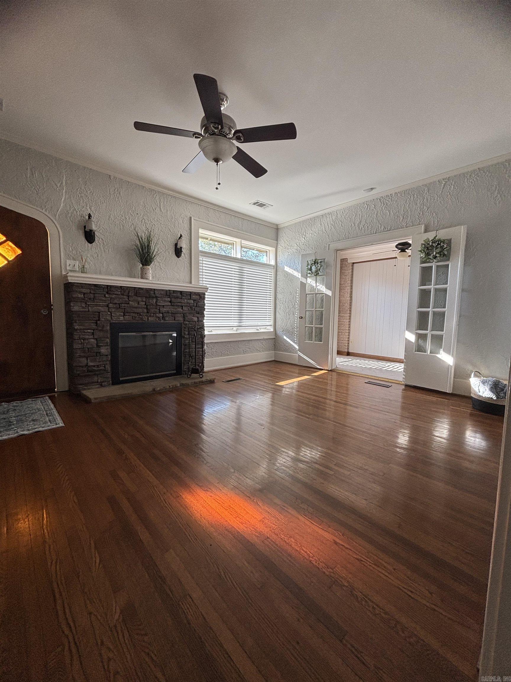 3310 N Cypress Street Property Photo 6