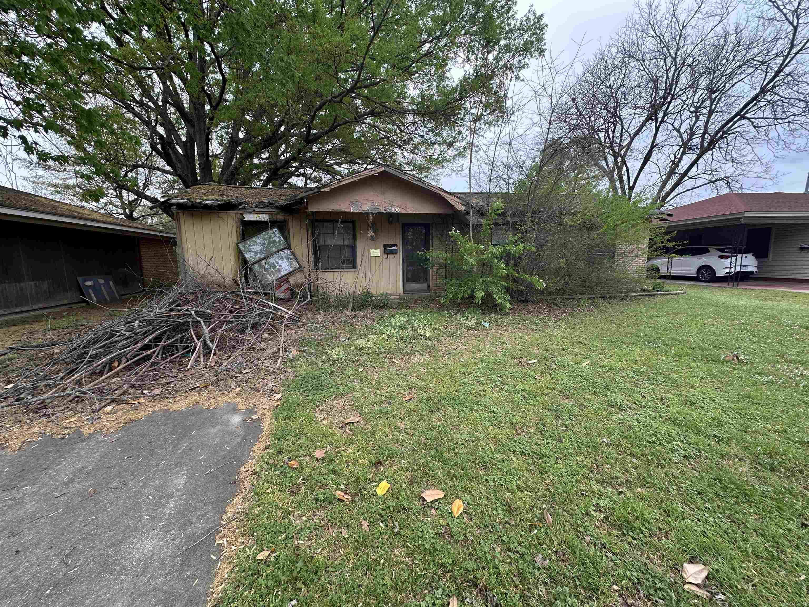 900 Barrow Drive Property Photo 2