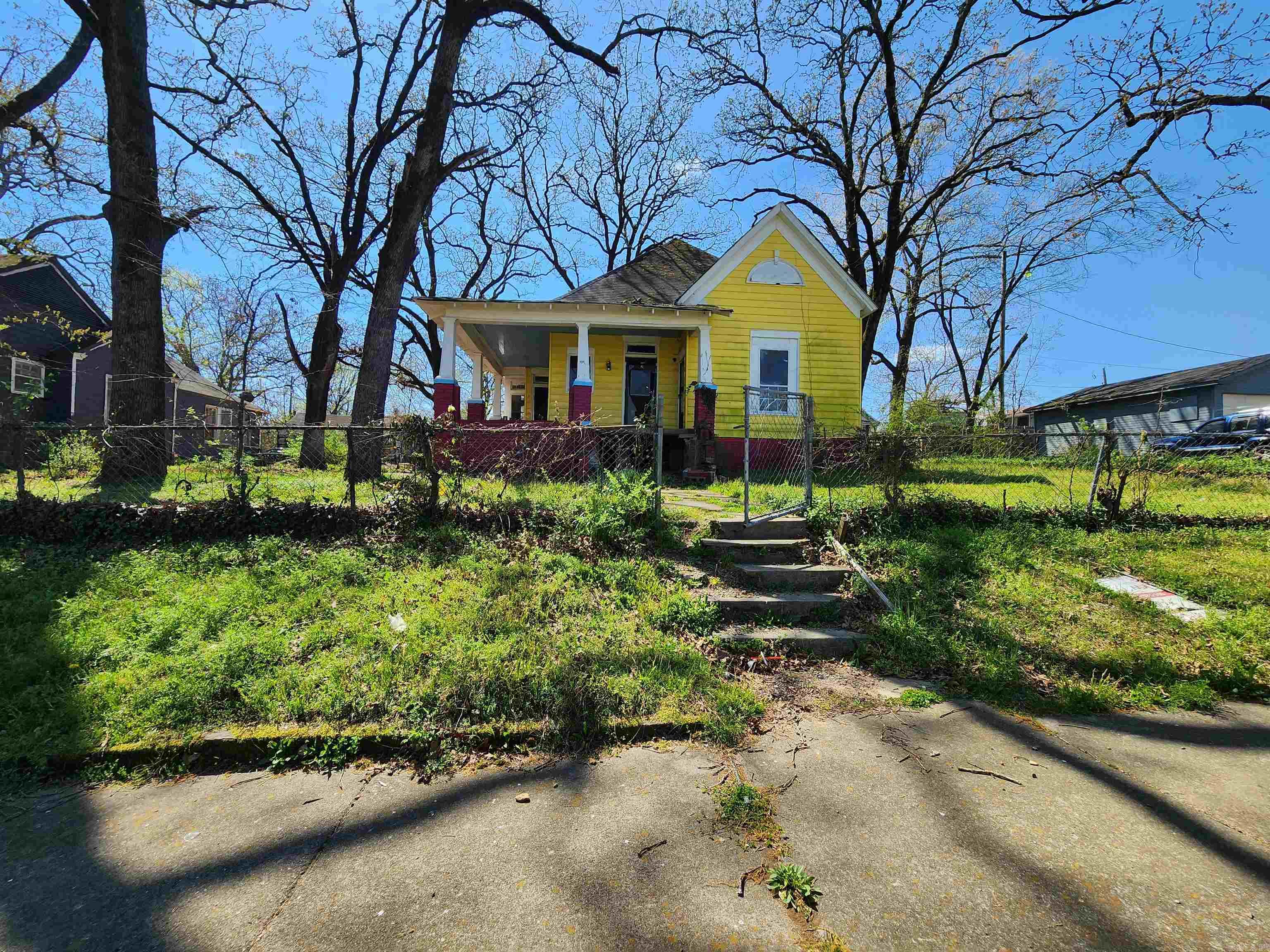 1609 W 19th Street Property Photo 1