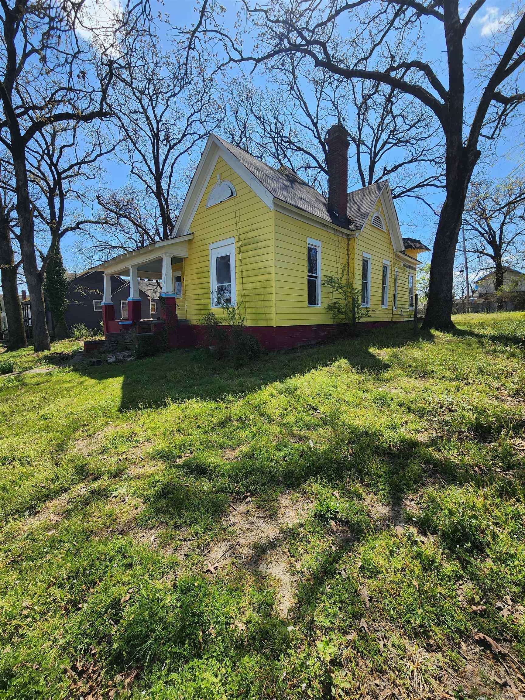 1609 W 19th Street Property Photo 2