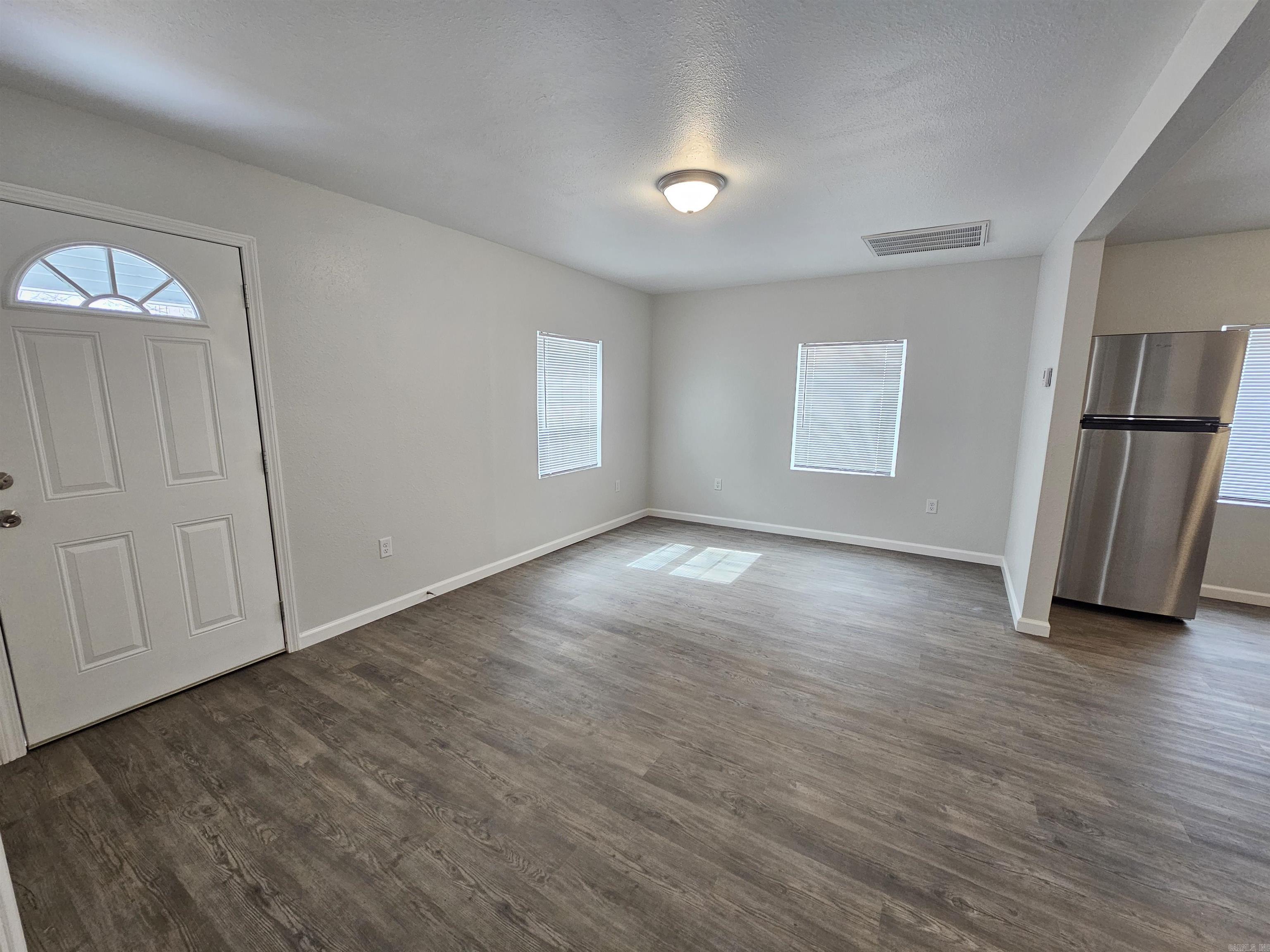 515 Poe St Property Photo 2