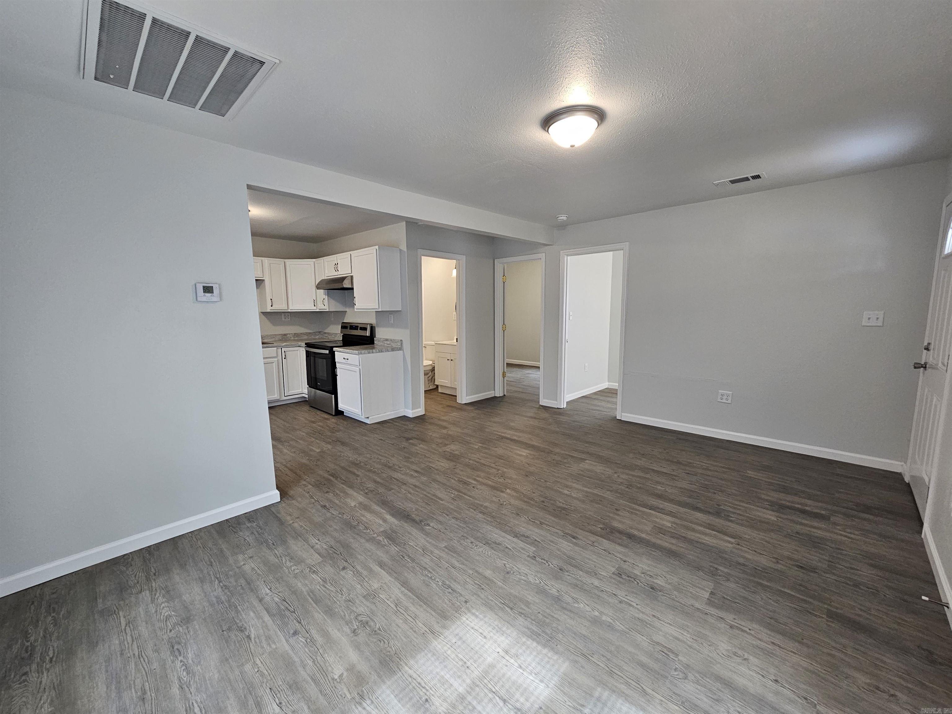 515 Poe St Property Photo 3