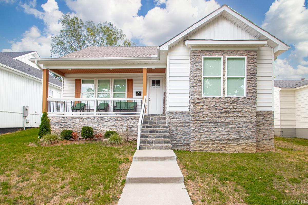 3119 S Gaines St Property Photo 1