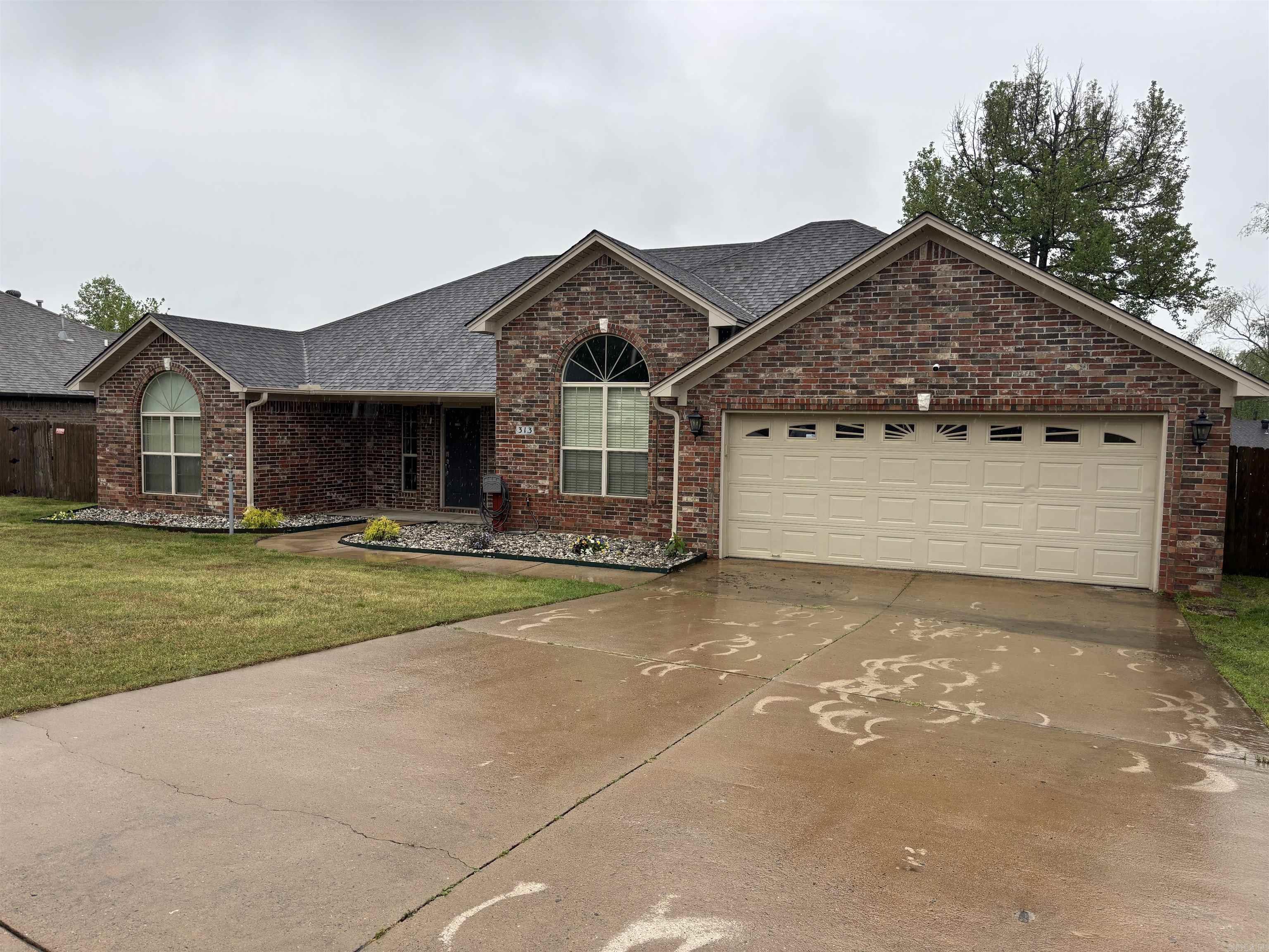 313 Grant Drive Property Photo 4