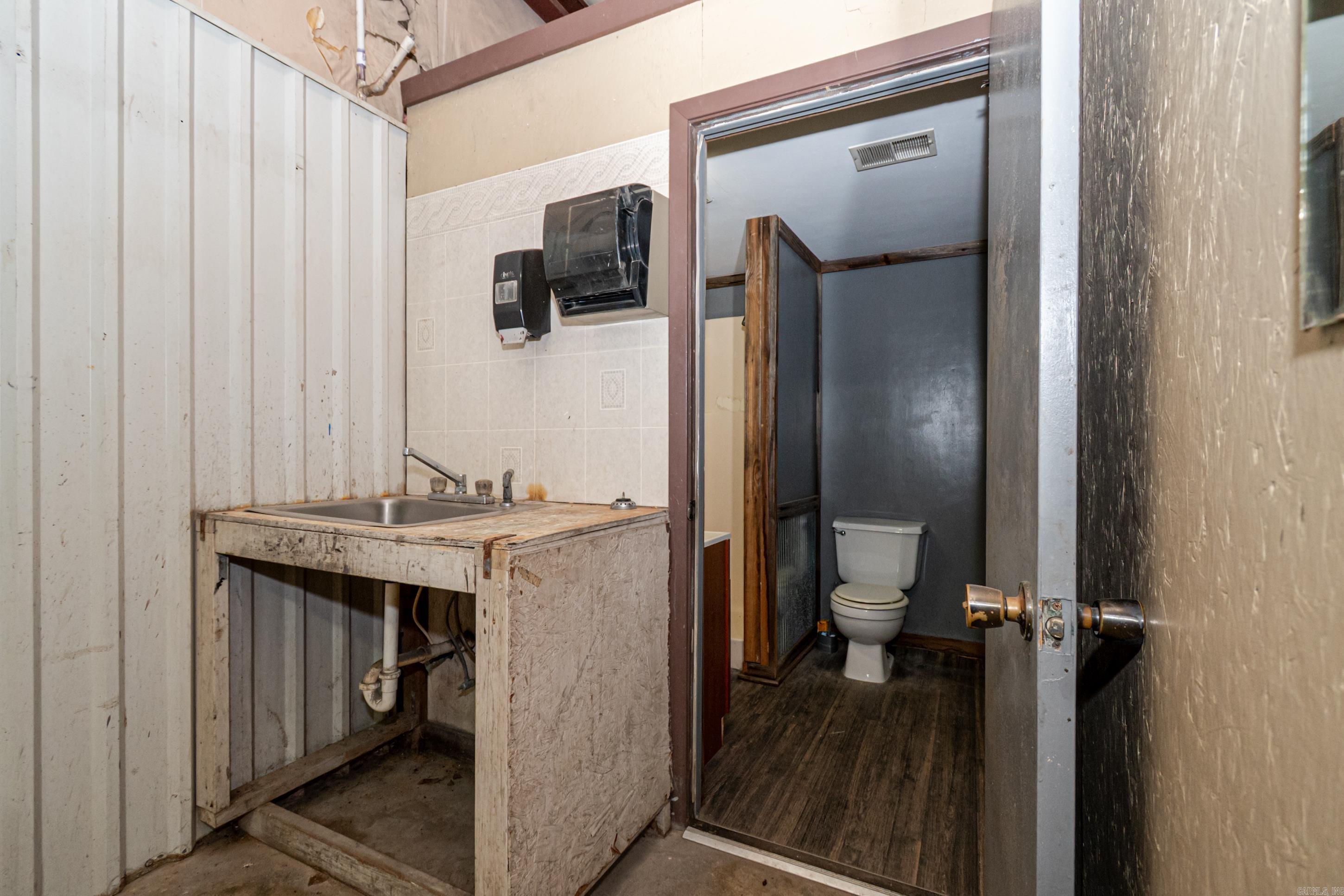 709 N Myrtle St Property Photo 13