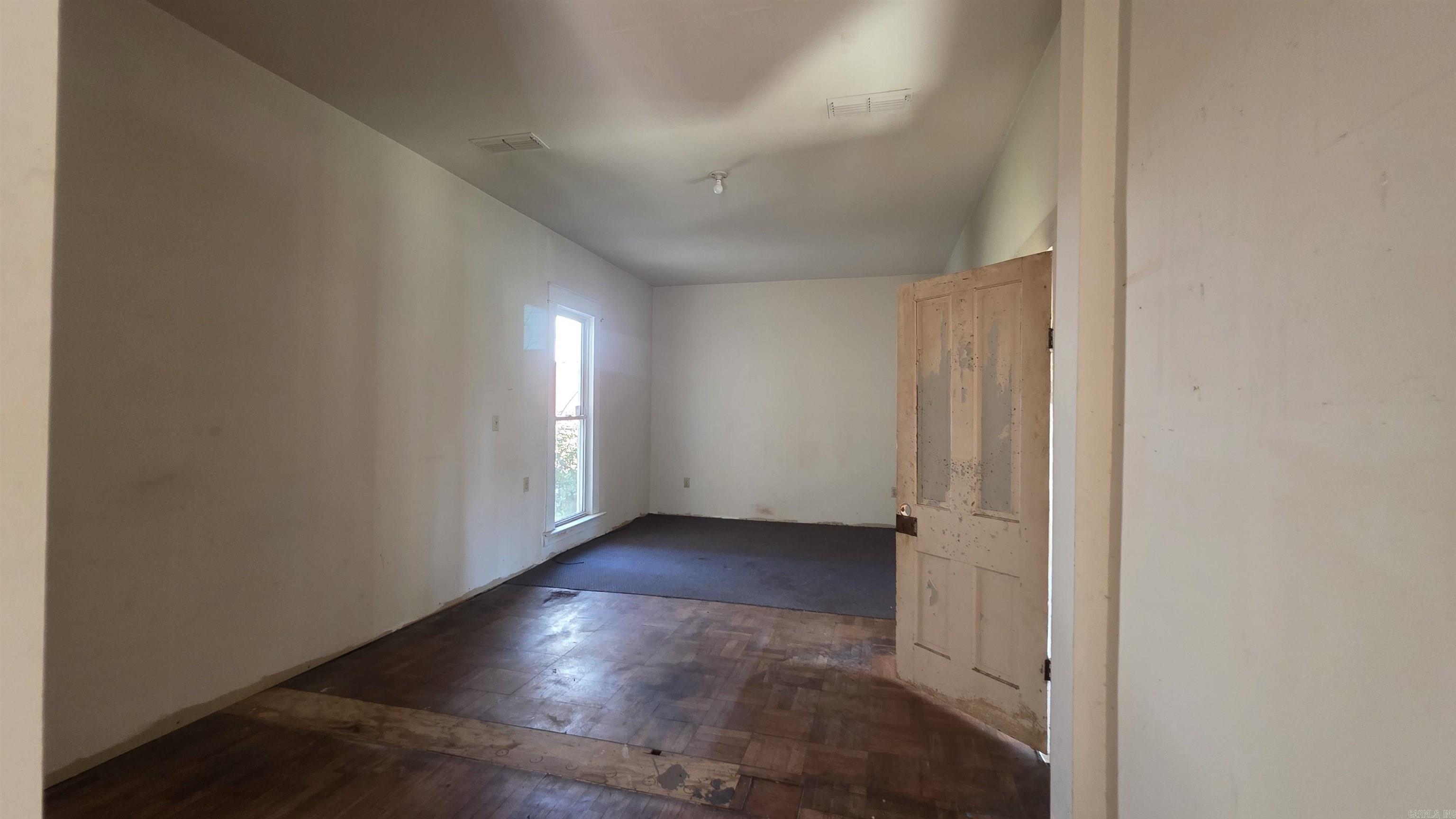 207 W Central Street Property Photo 8