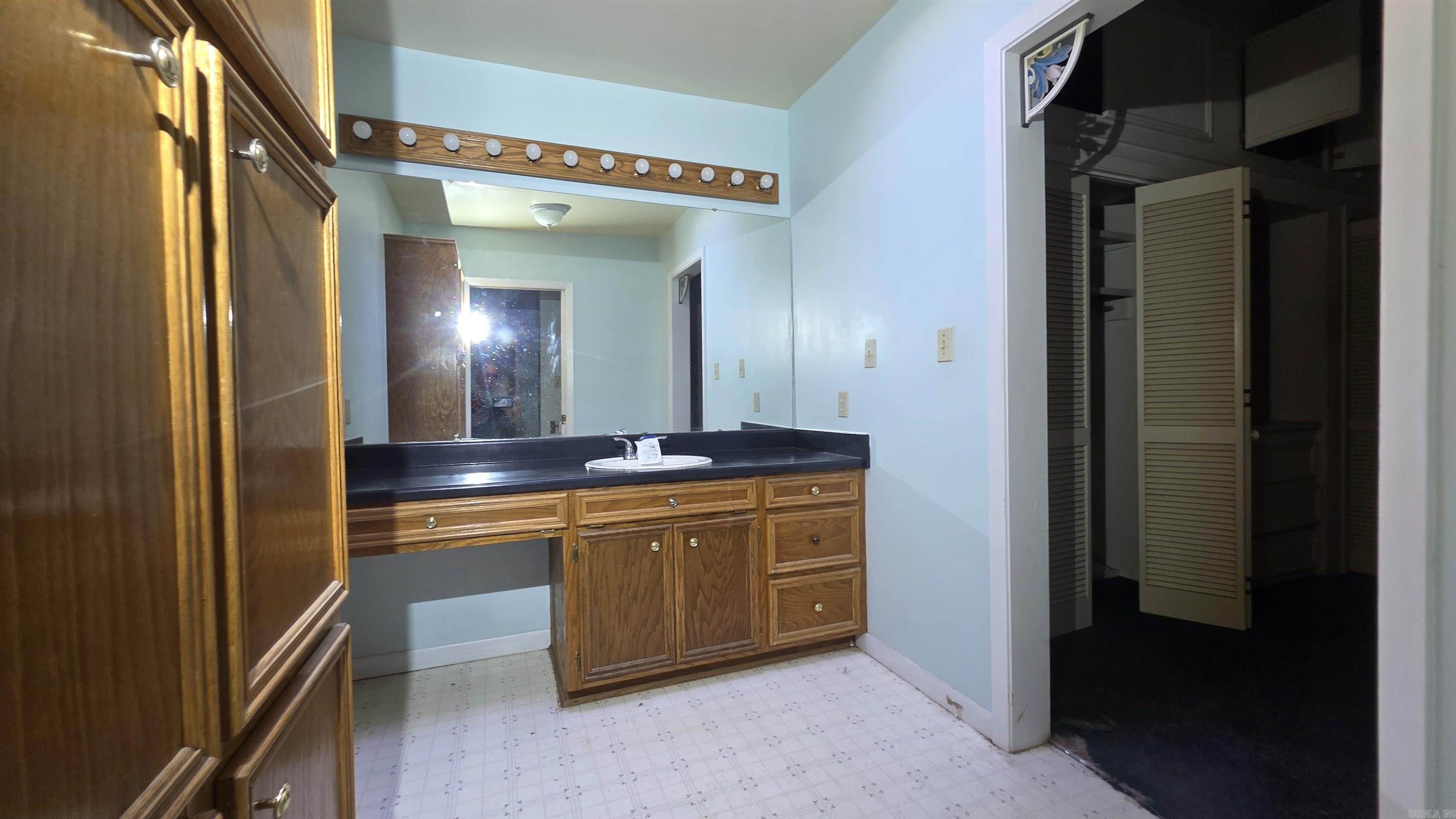 207 W Central Street Property Photo 14