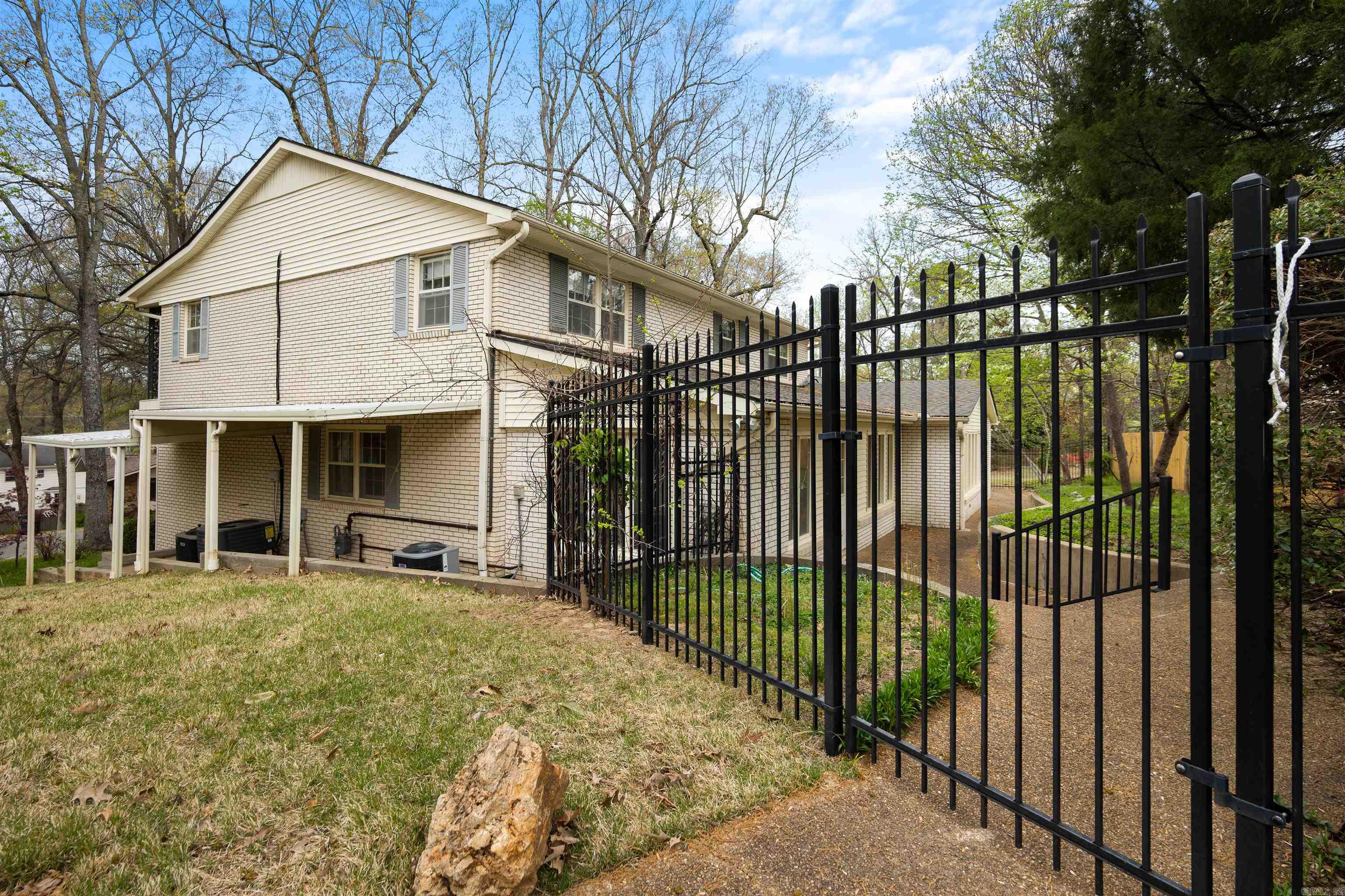 1407 Redbud Property Photo 4