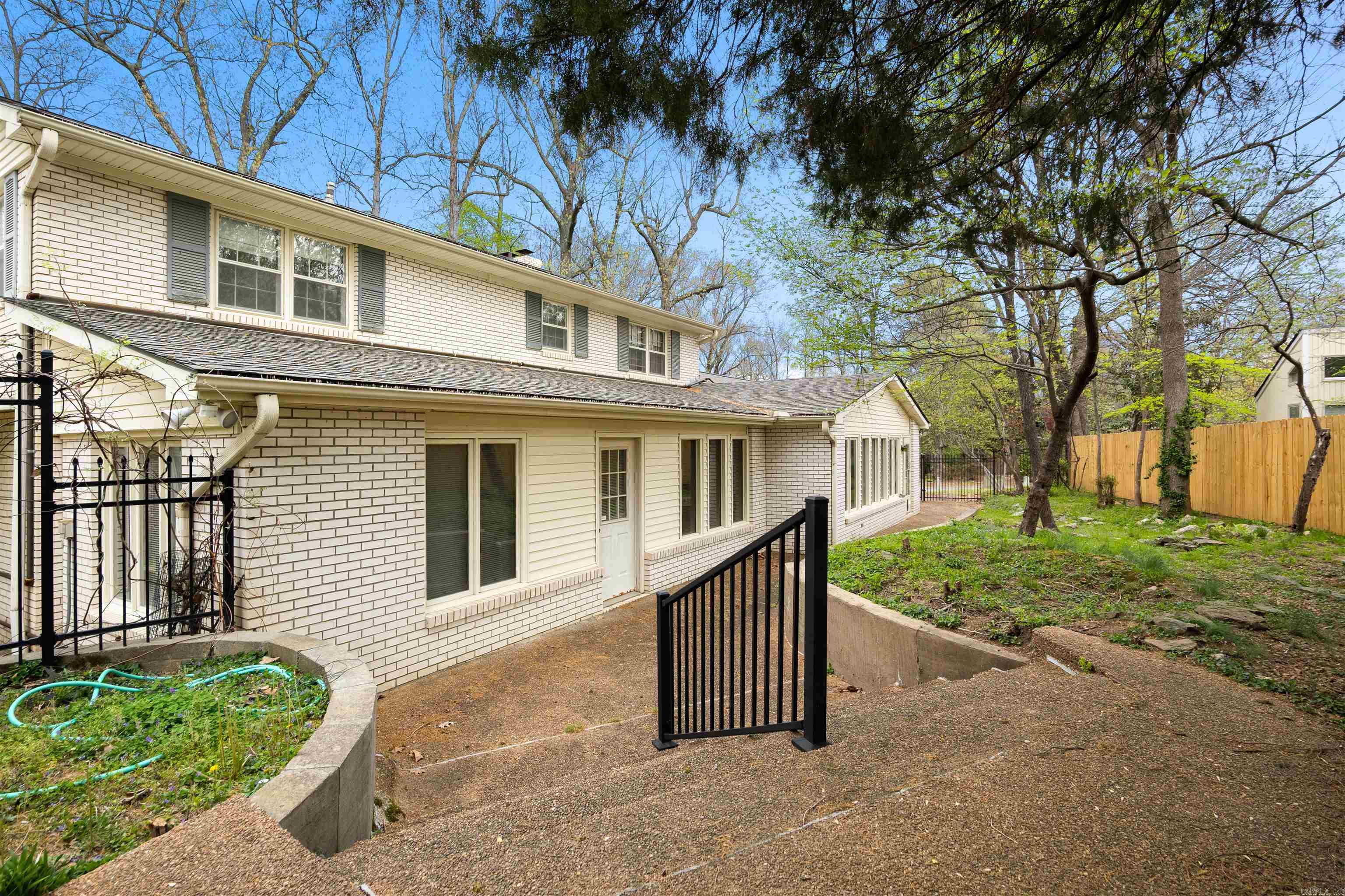 1407 Redbud Property Photo 6