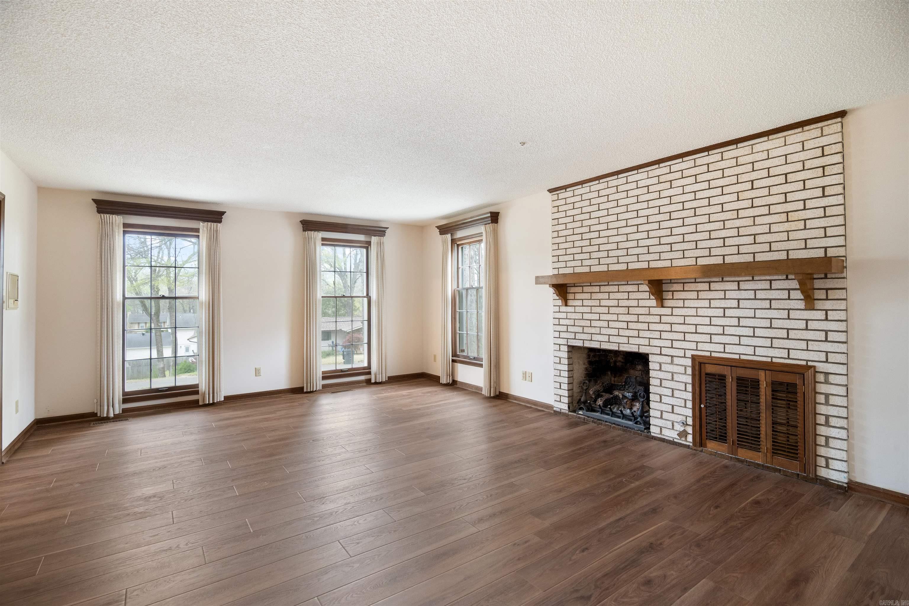 1407 Redbud Property Photo 10