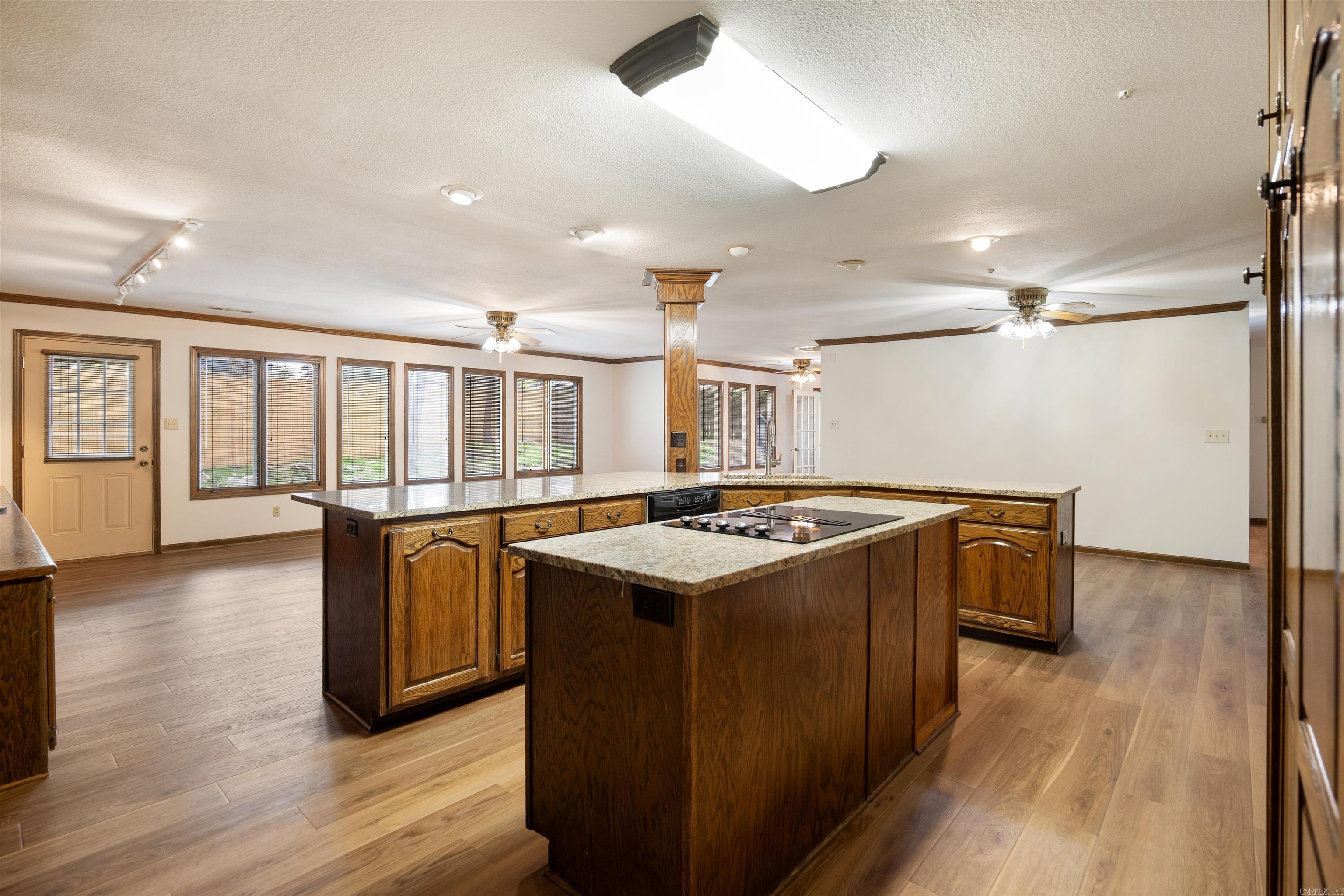 1407 Redbud Property Photo 15