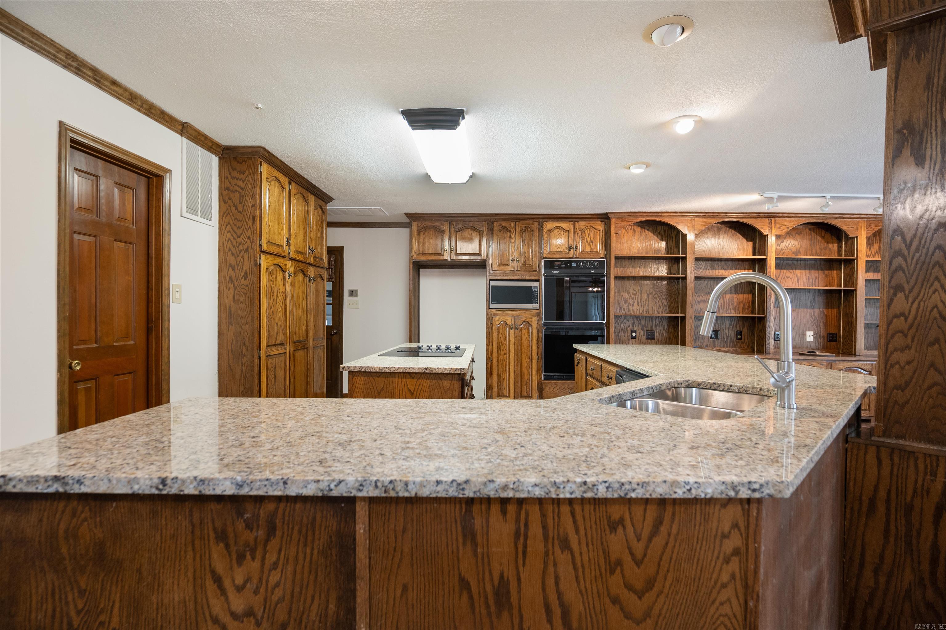 1407 Redbud Property Photo 18