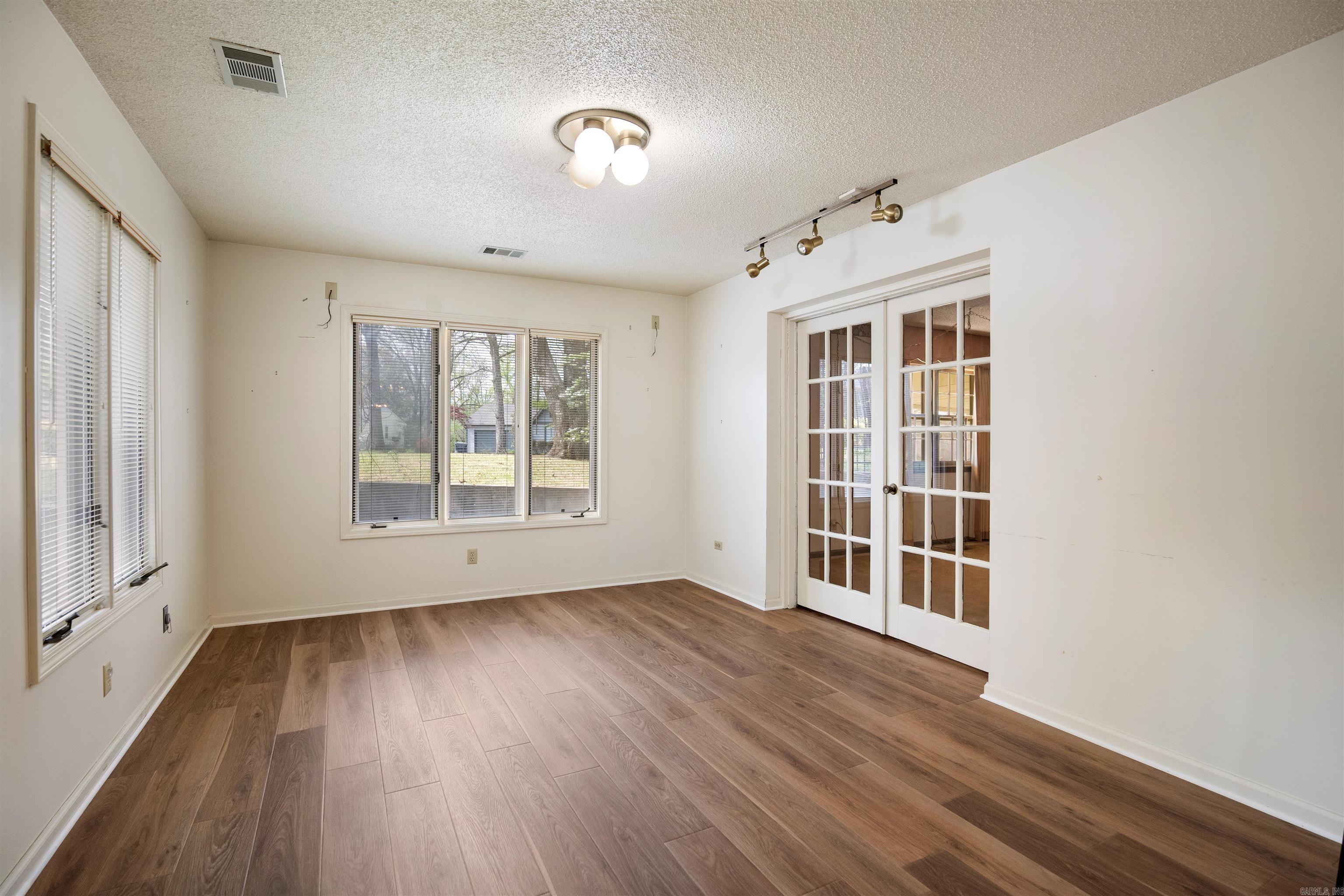 1407 Redbud Property Photo 22