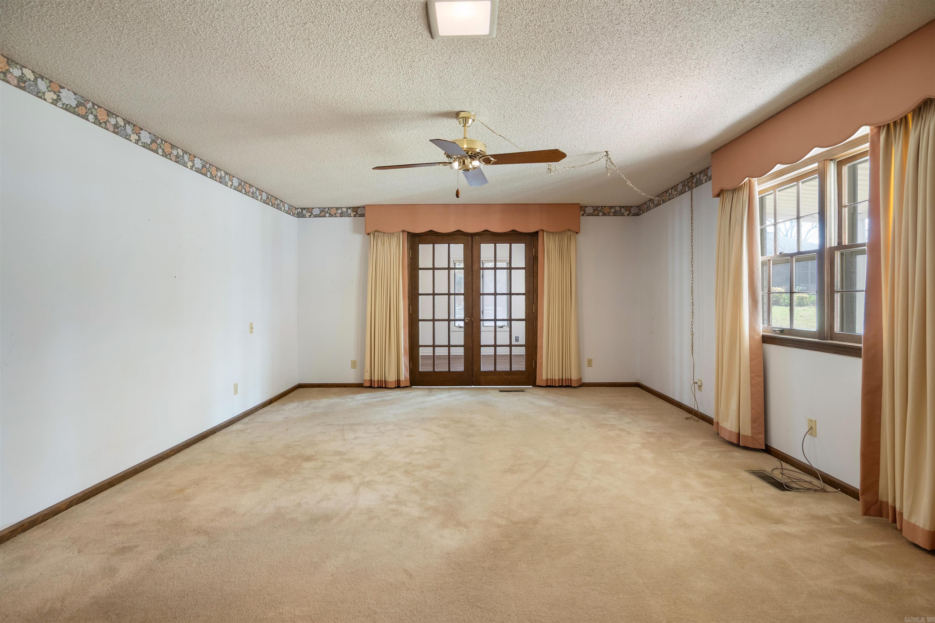 1407 Redbud Property Photo 23