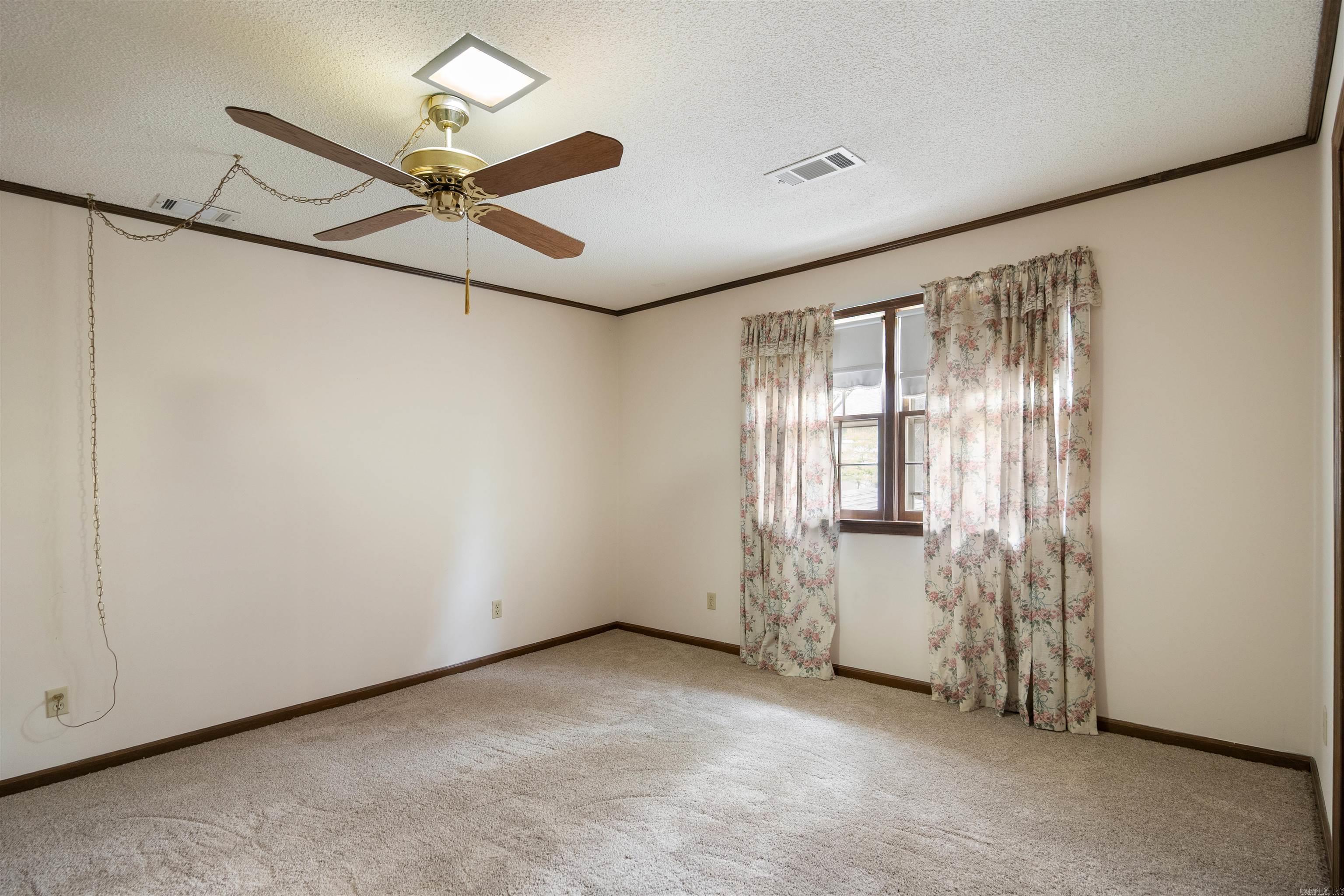 1407 Redbud Property Photo 30