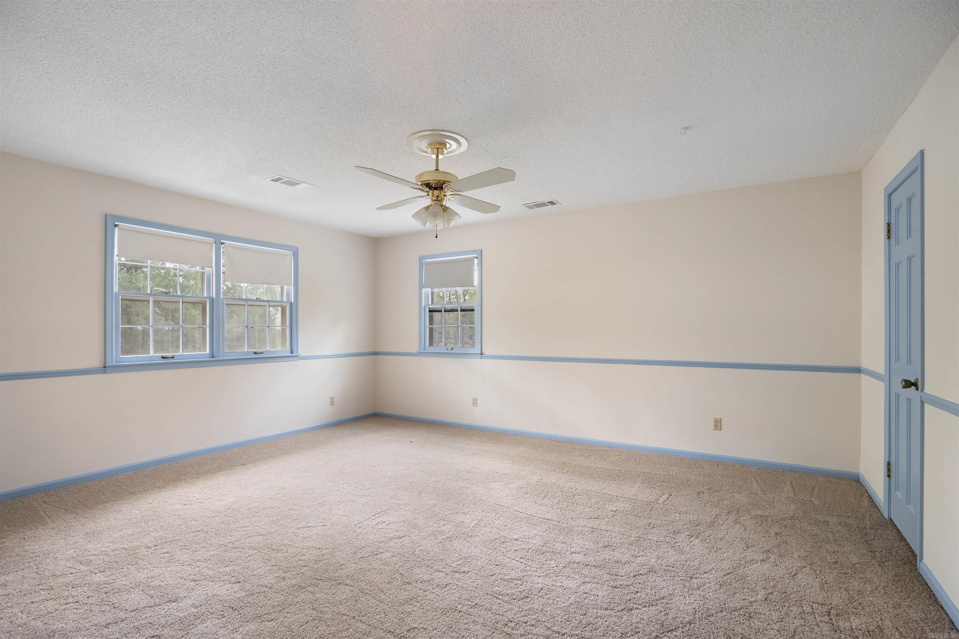 1407 Redbud Property Photo 31