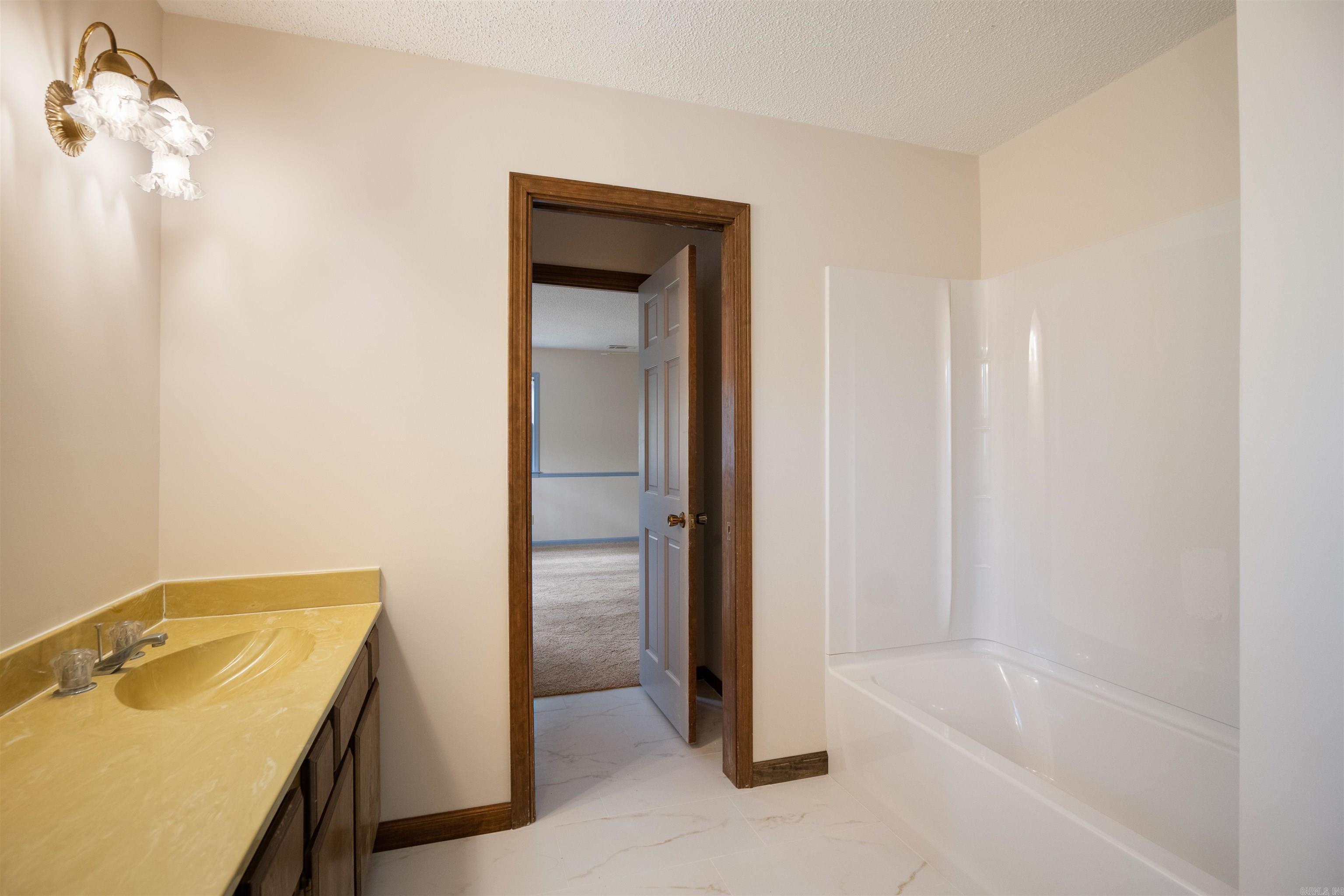 1407 Redbud Property Photo 33