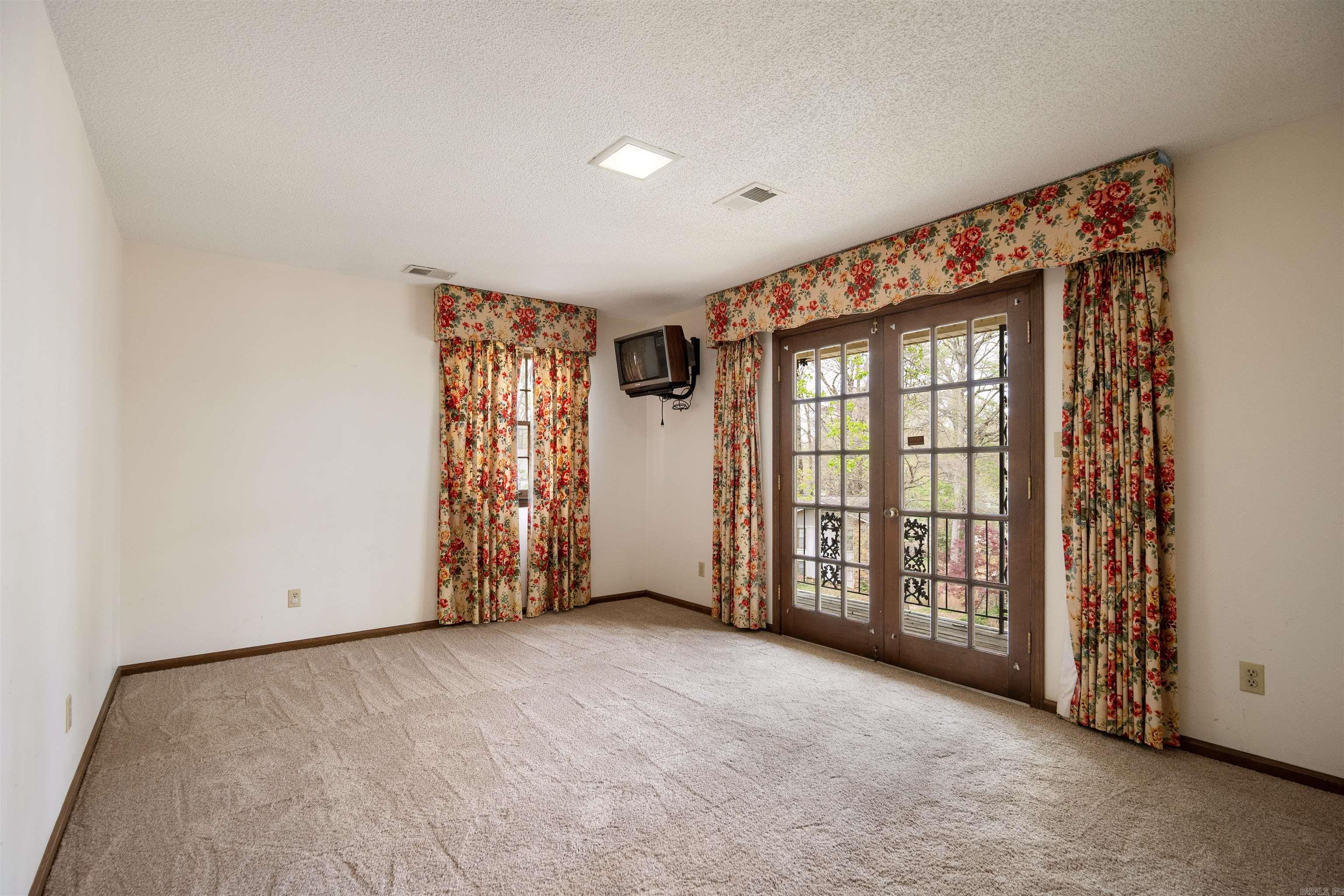 1407 Redbud Property Photo 34