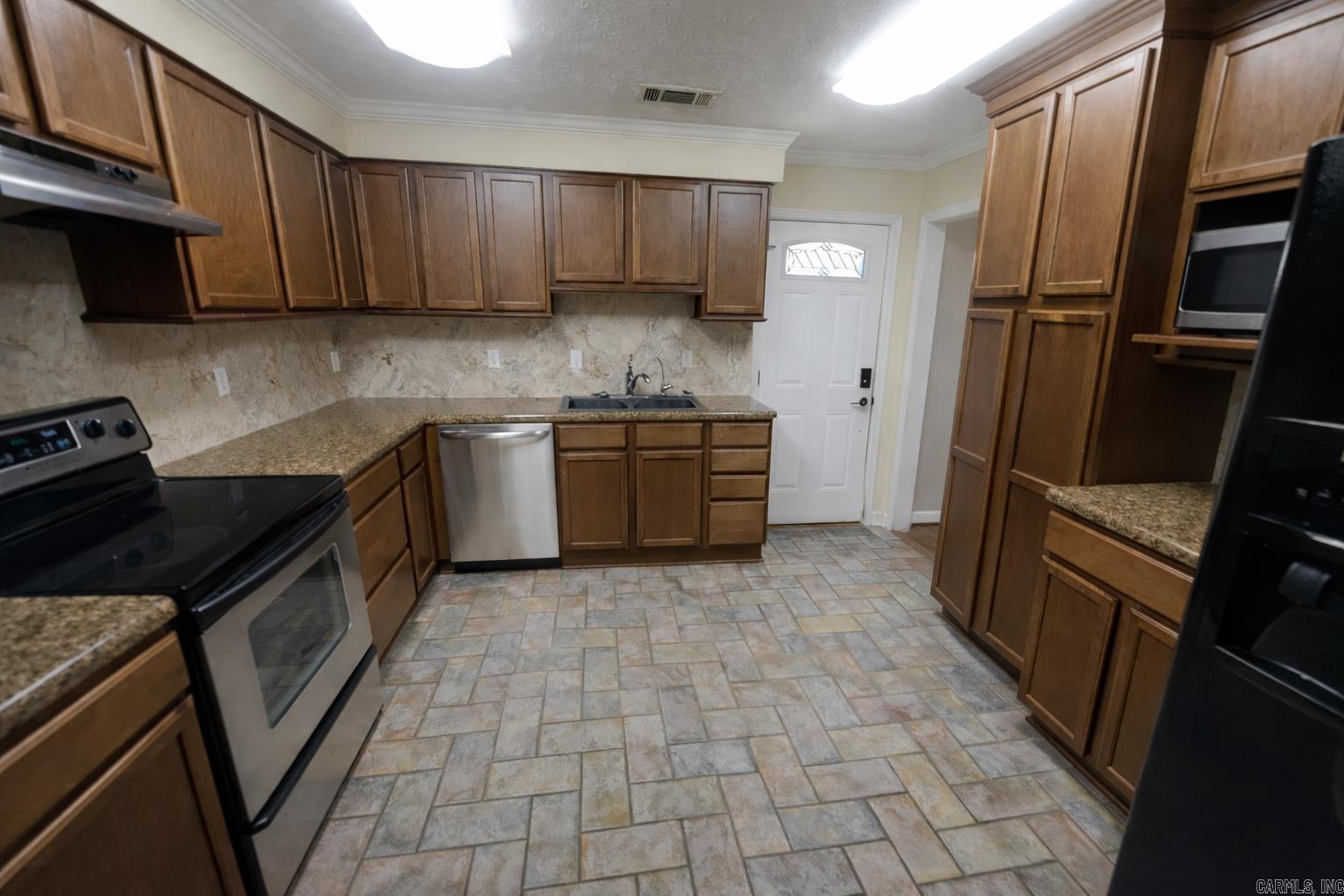130 Sheridan Road Property Photo 5
