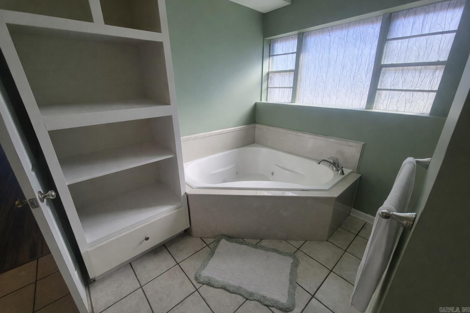 130 Sheridan Road Property Photo 14
