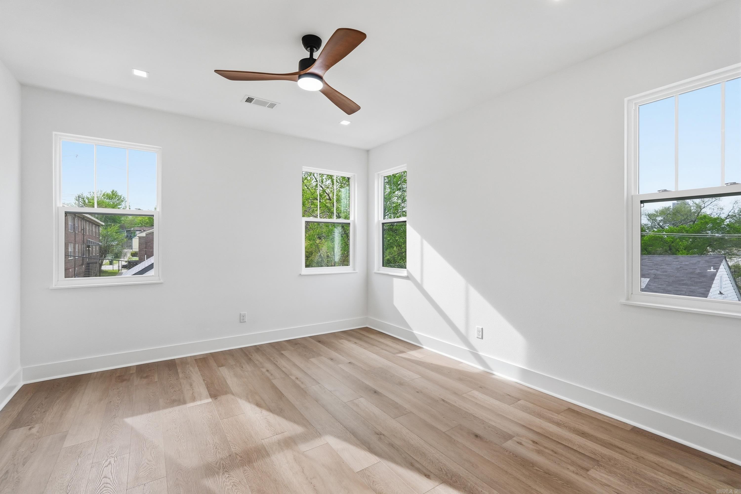 1914 Scott Street Property Photo 26