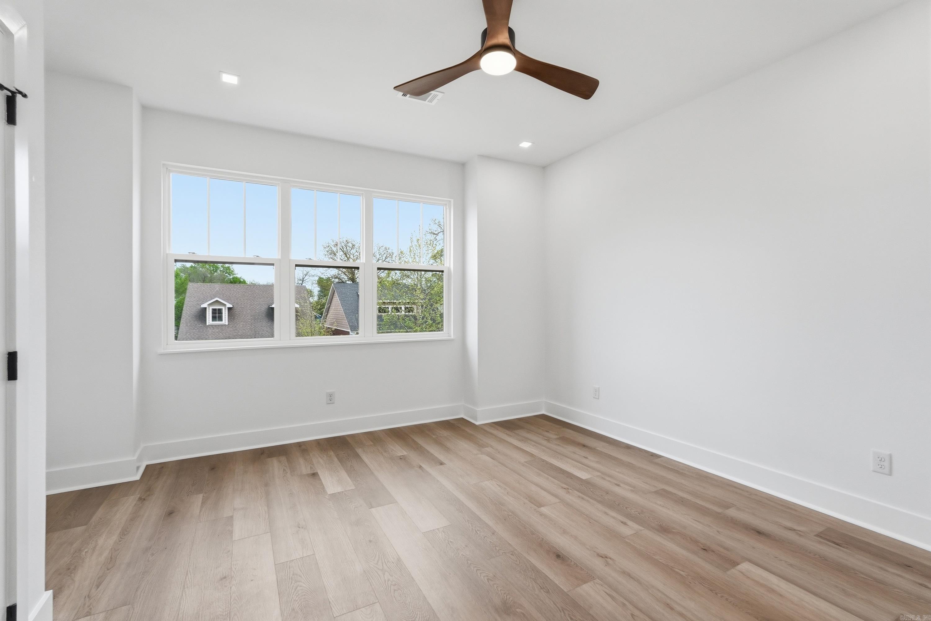 1914 Scott Street Property Photo 37