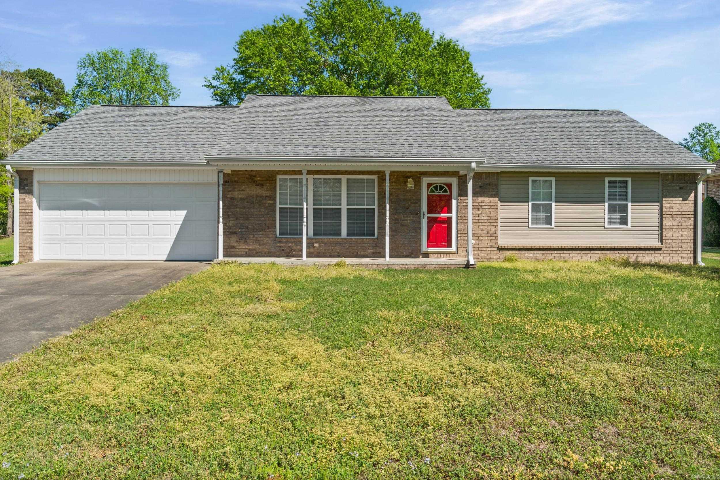423 Hillcrest Drive Property Photo 2