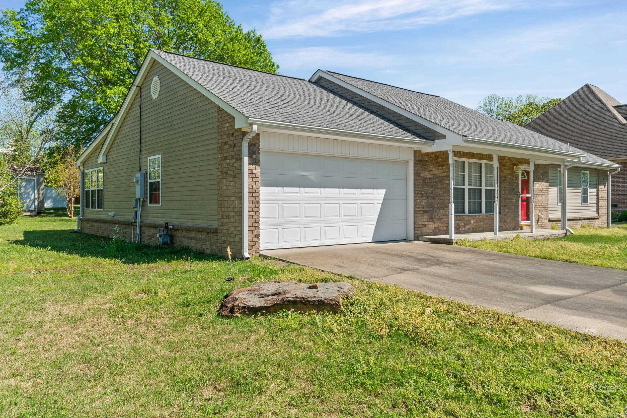 423 Hillcrest Drive Property Photo 3
