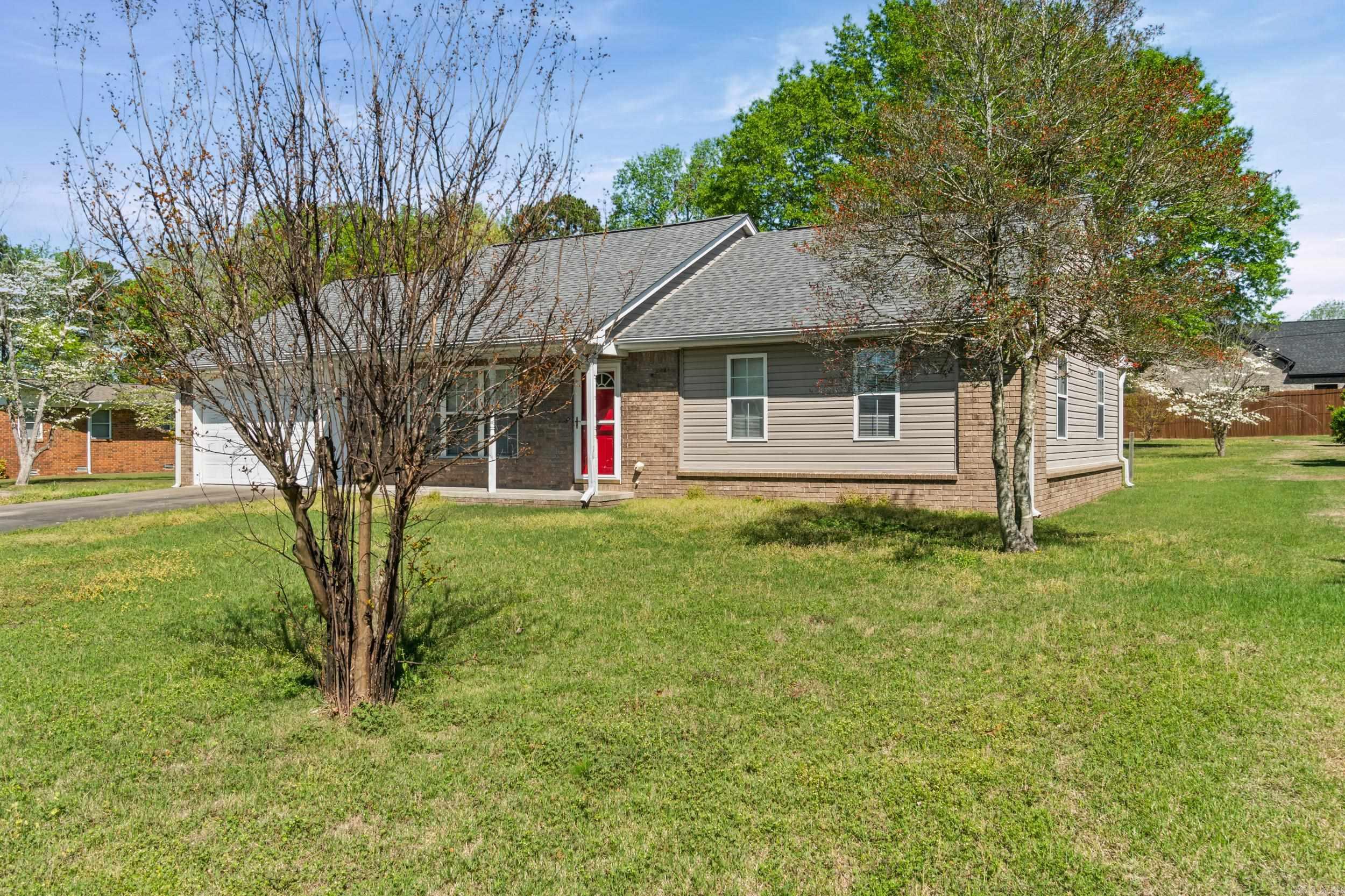 423 Hillcrest Drive Property Photo 4