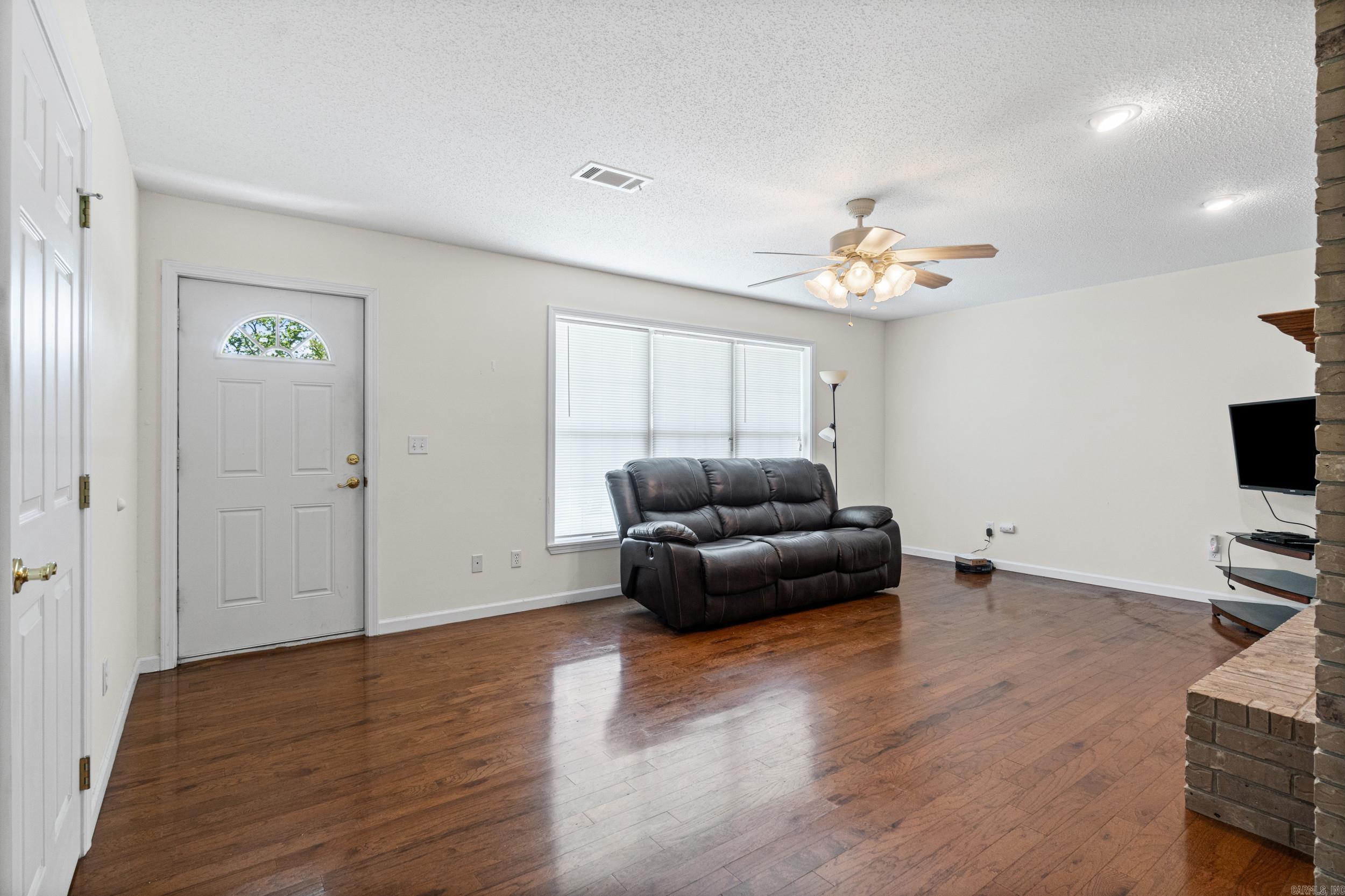 423 Hillcrest Drive Property Photo 5