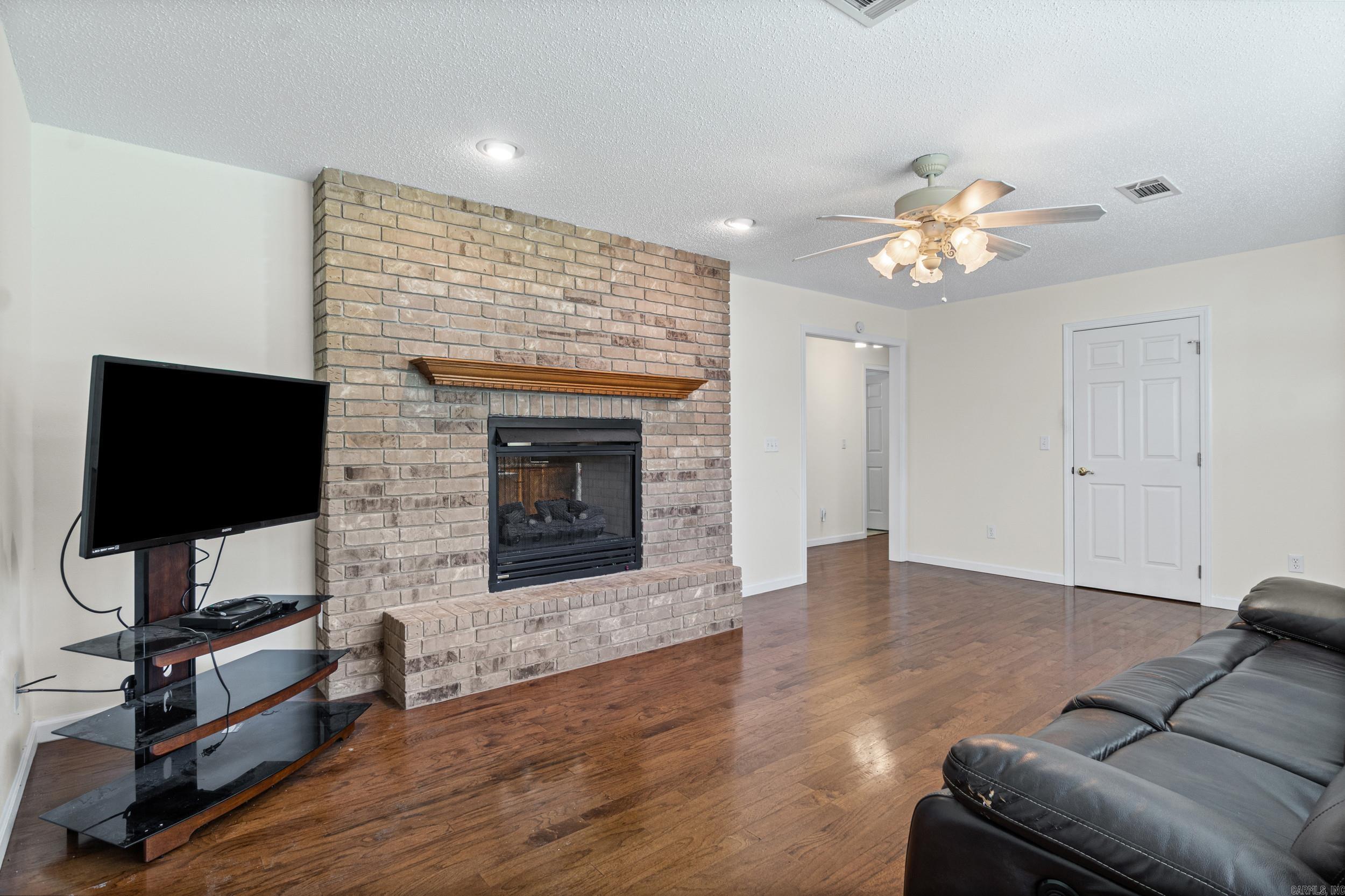 423 Hillcrest Drive Property Photo 6