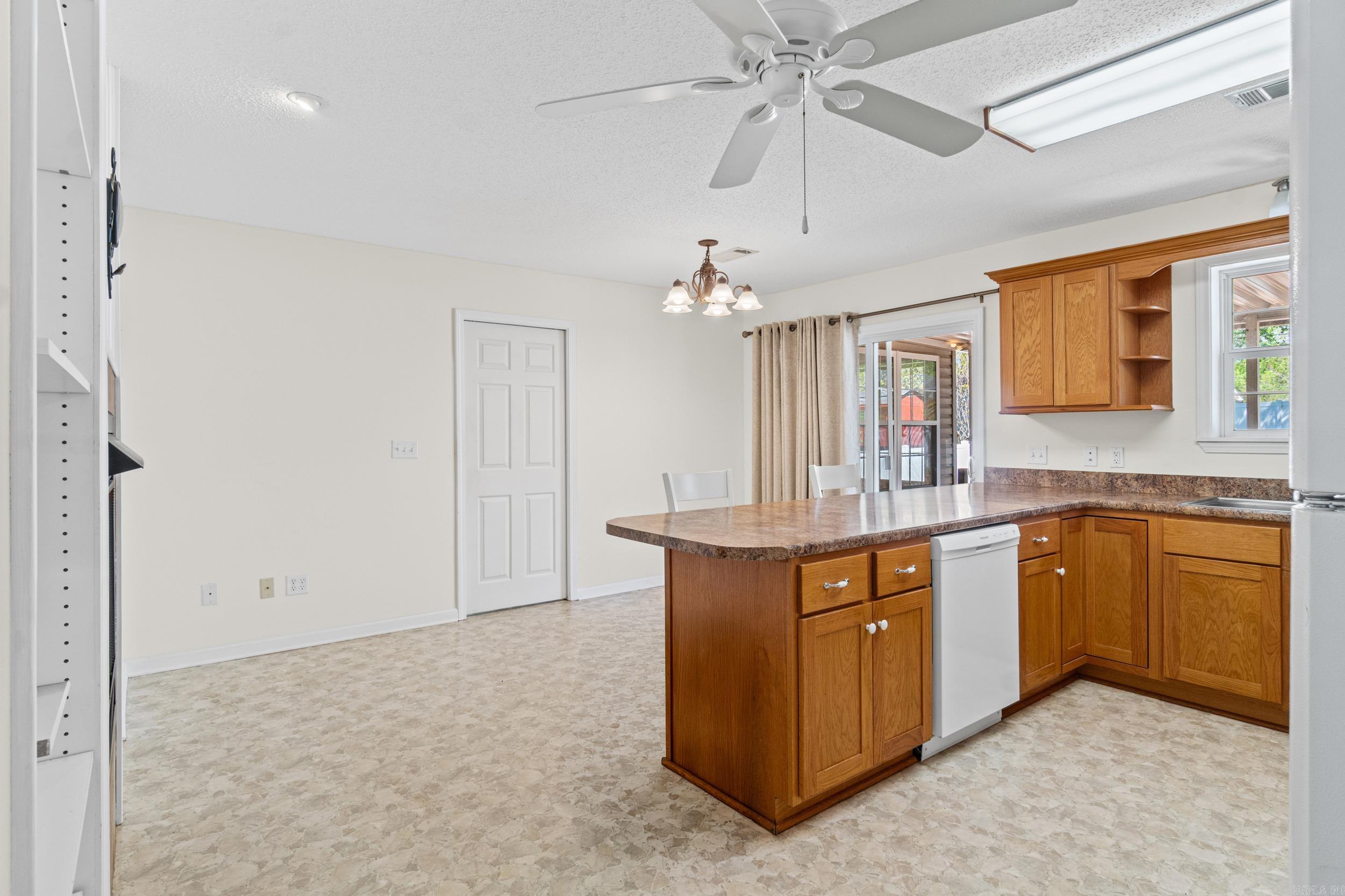 423 Hillcrest Drive Property Photo 7