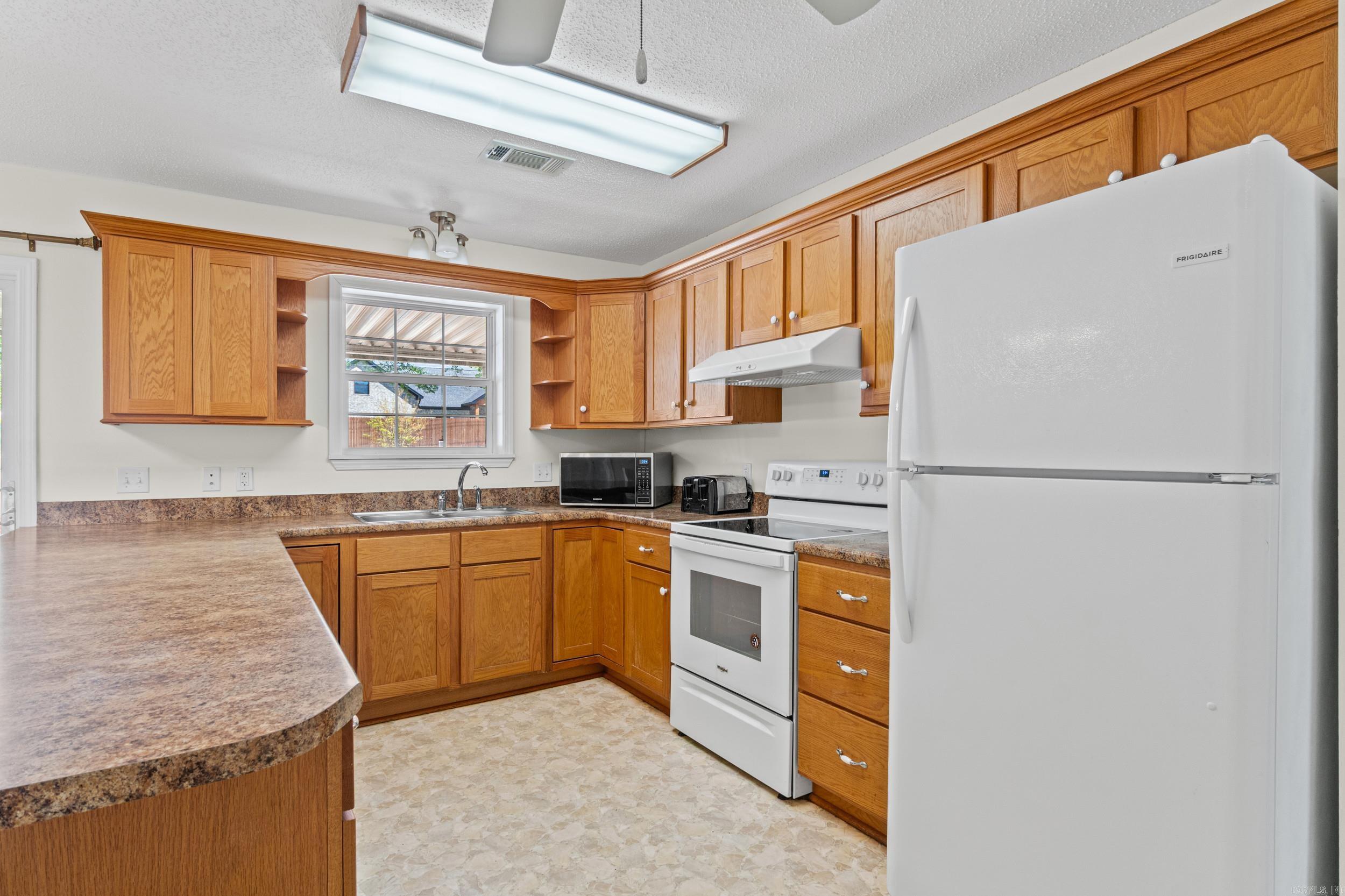 423 Hillcrest Drive Property Photo 8