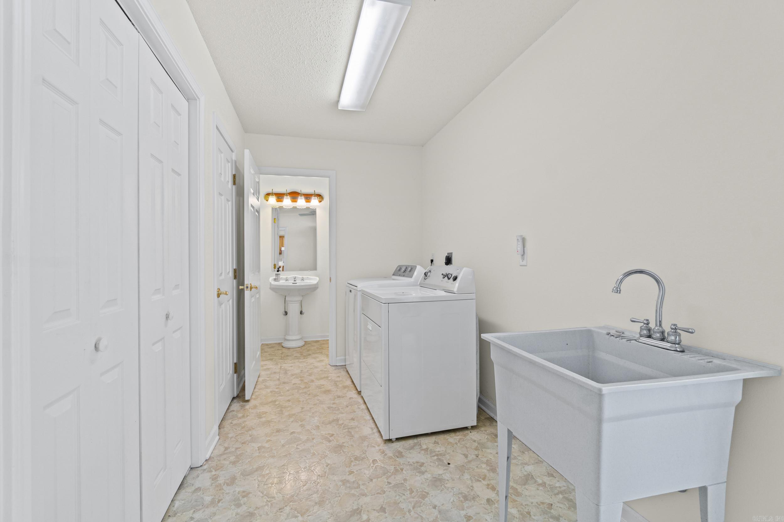 423 Hillcrest Drive Property Photo 20