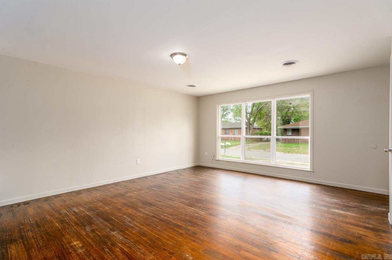 325 Hereford Street Property Photo 6