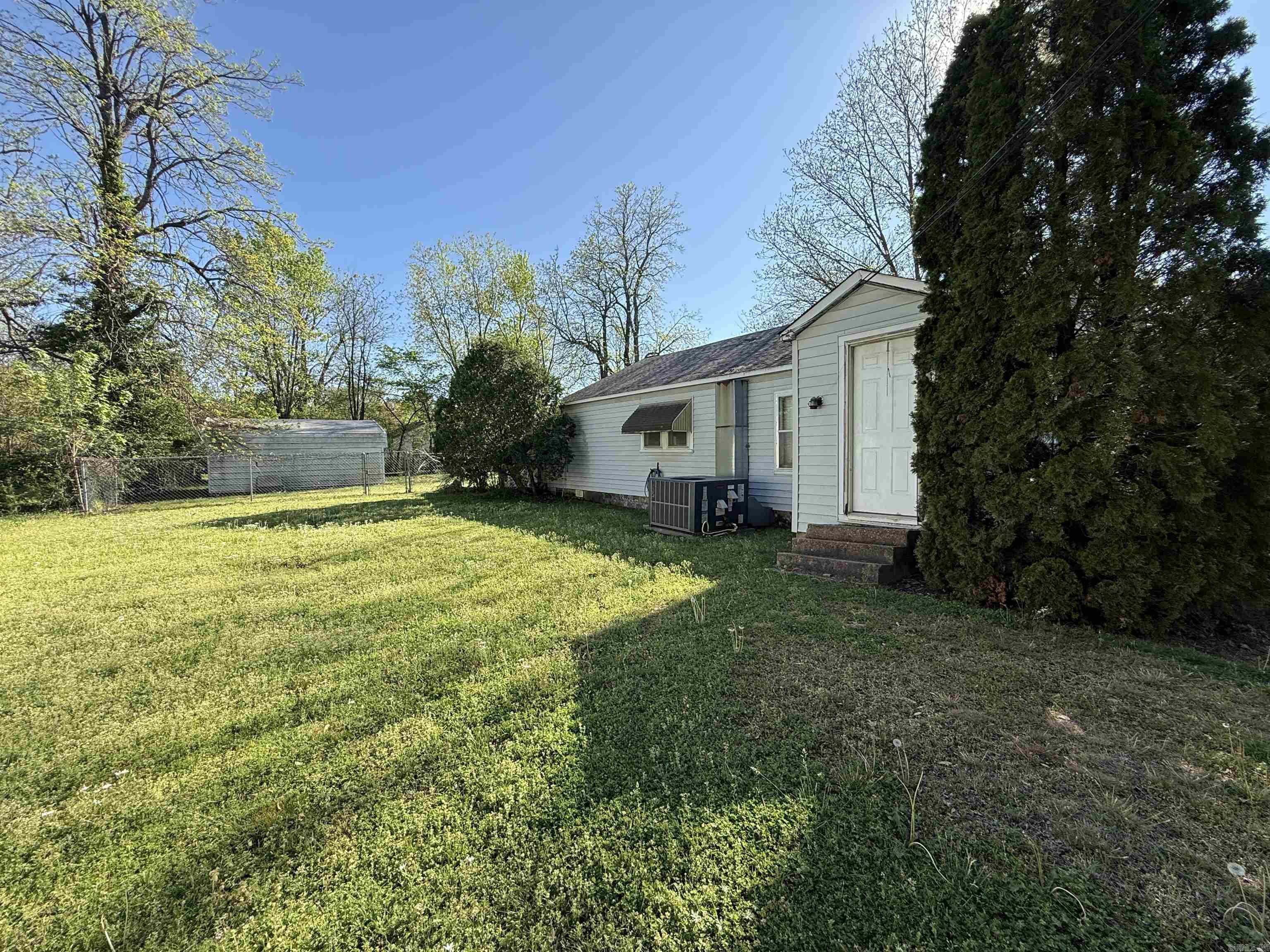 813 Eaton St Property Photo 2