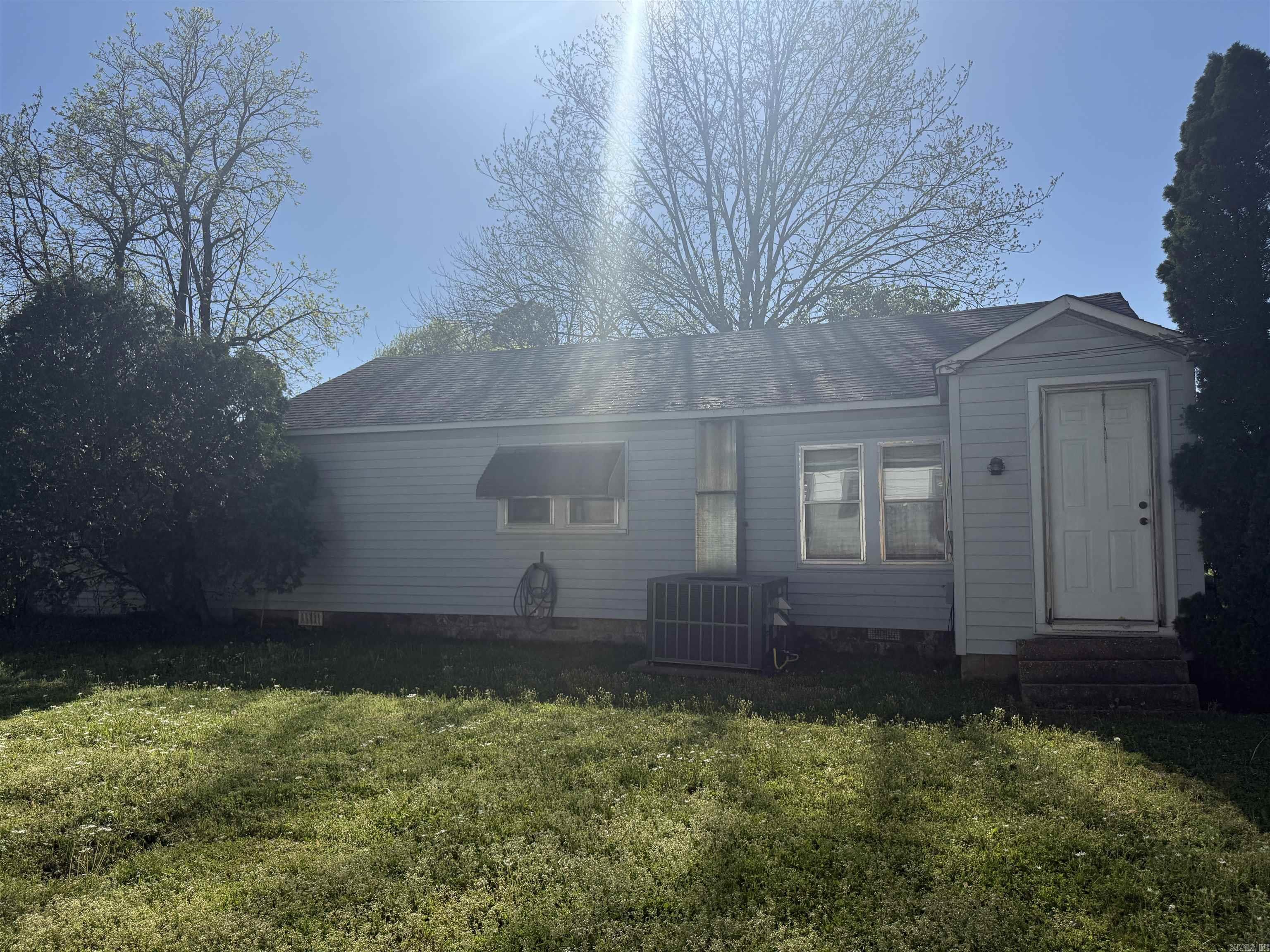 813 Eaton St Property Photo 3