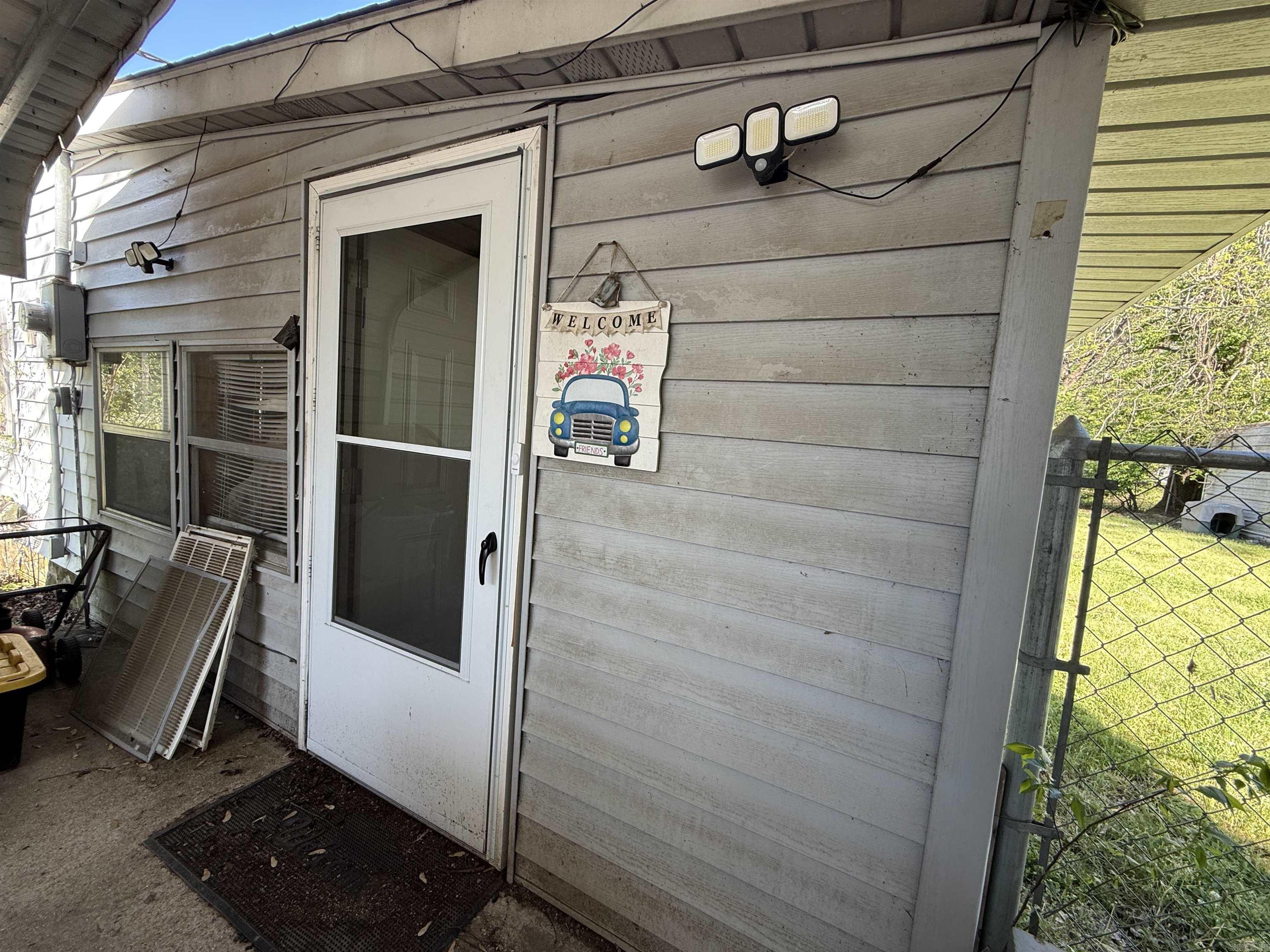 813 Eaton St Property Photo 4