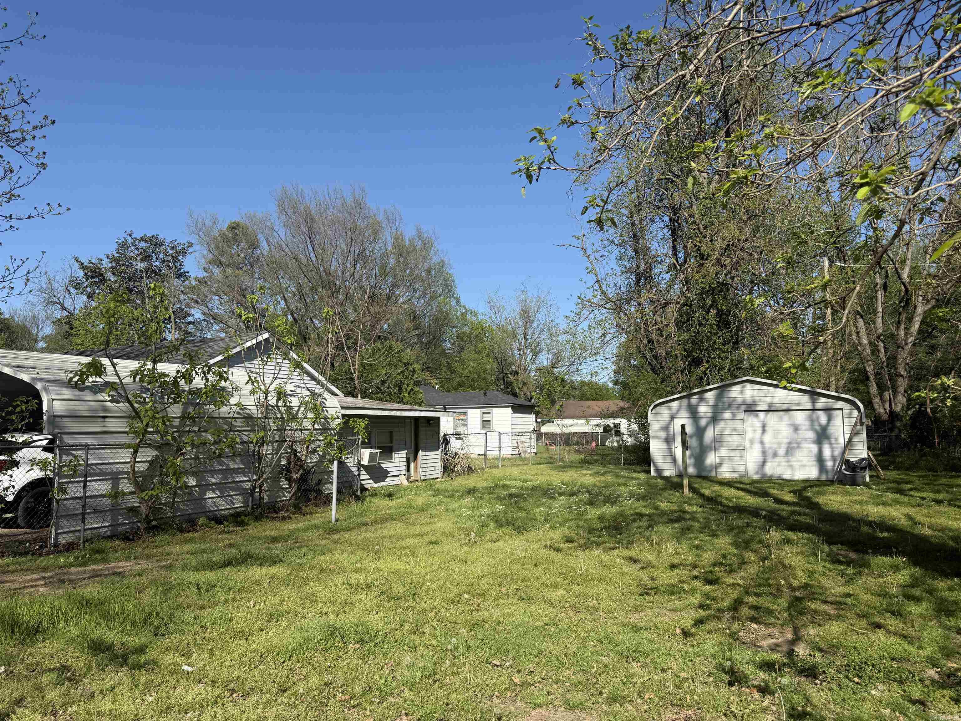 813 Eaton St Property Photo 6