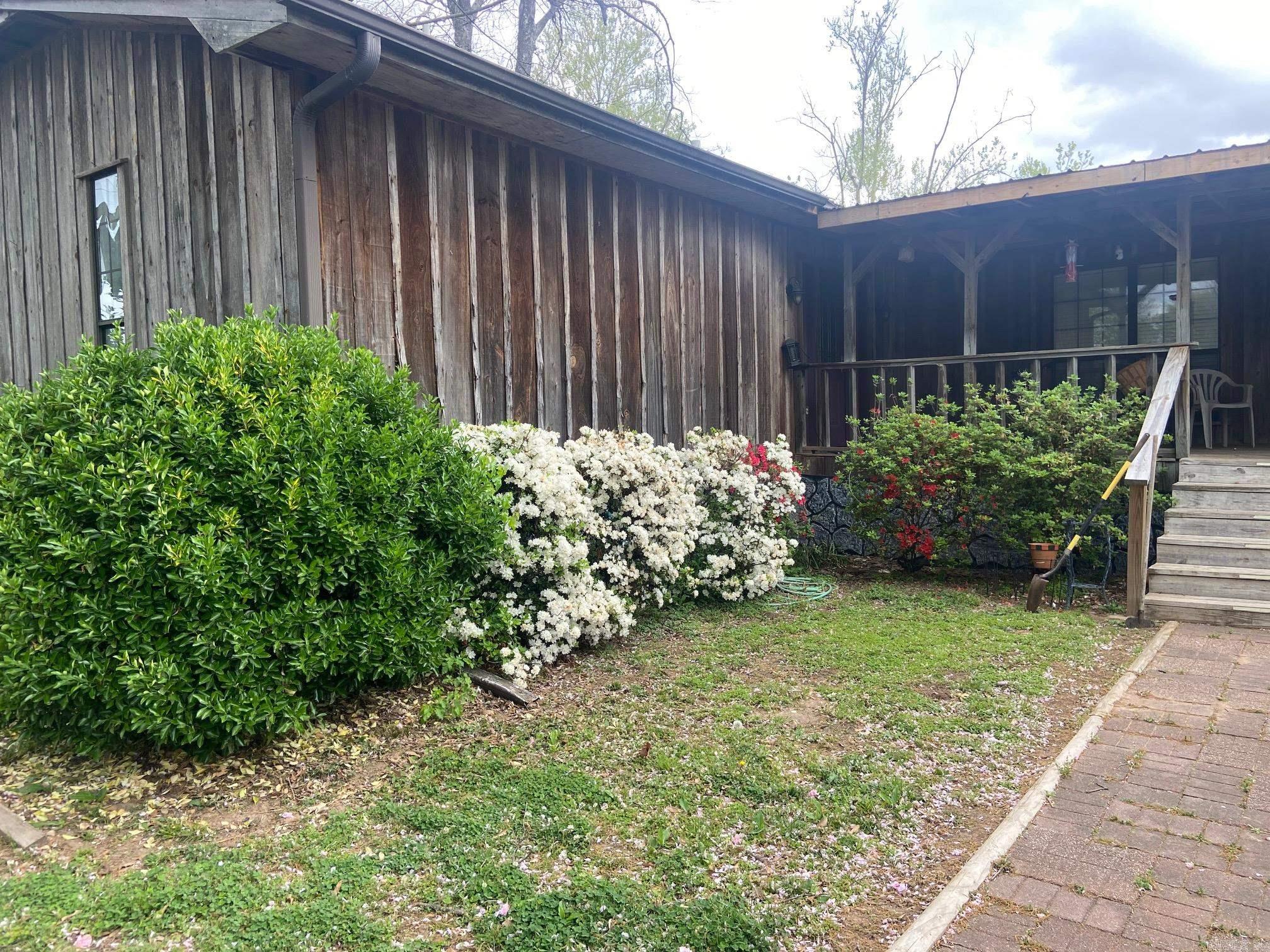 3115 Riverside Drive Property Photo 1