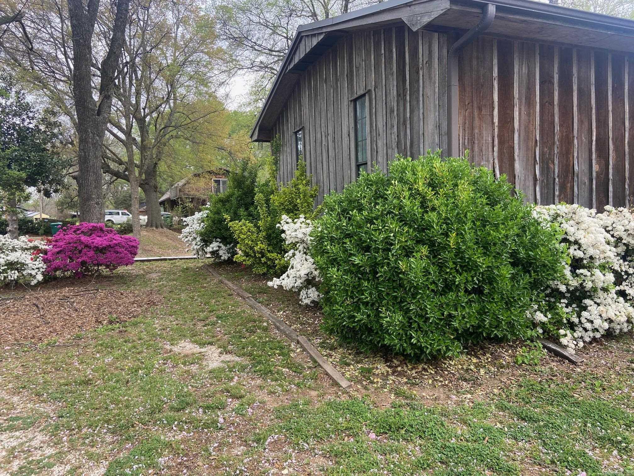 3115 Riverside Drive Property Photo 2
