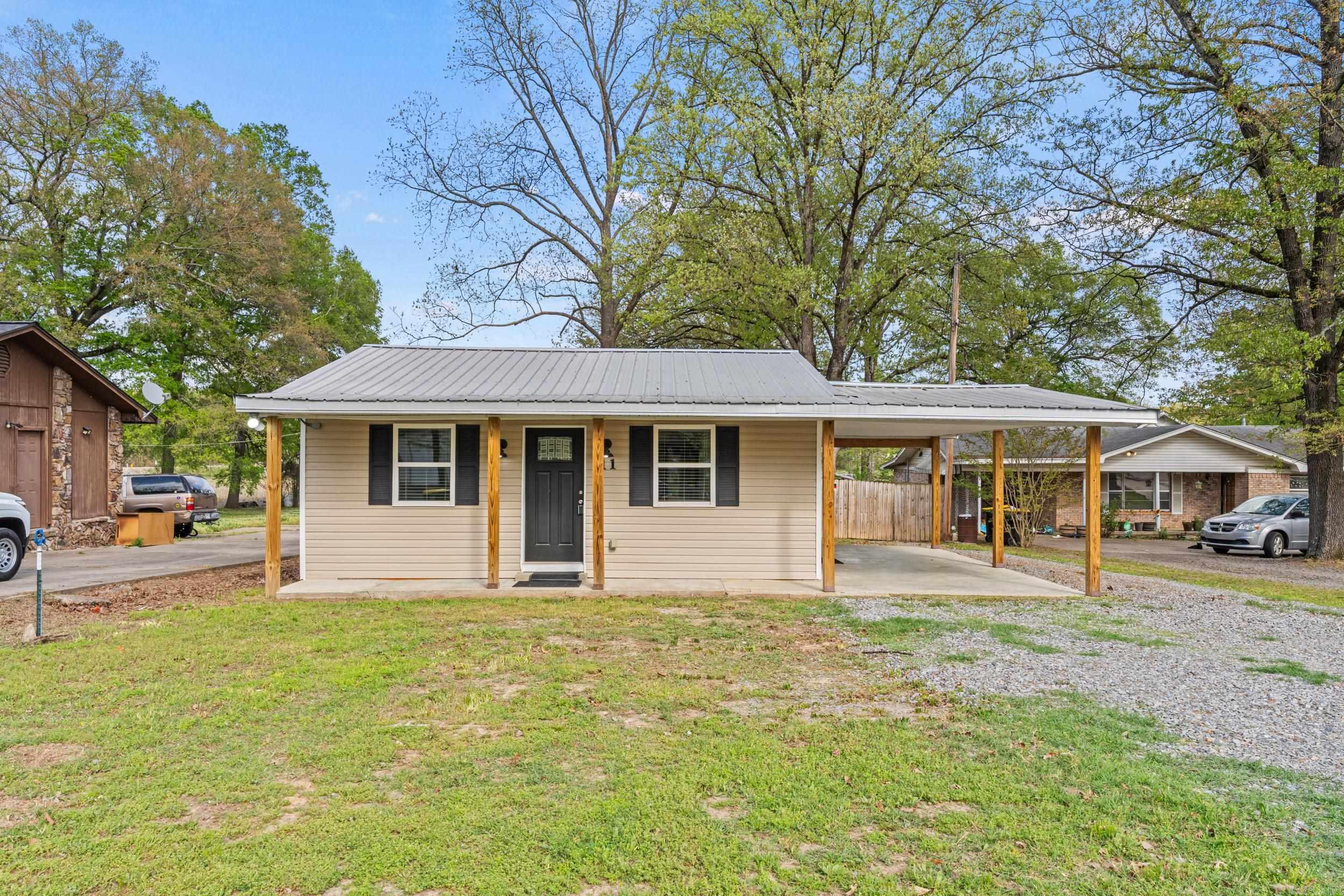 11 E Ridge Road Property Photo 1