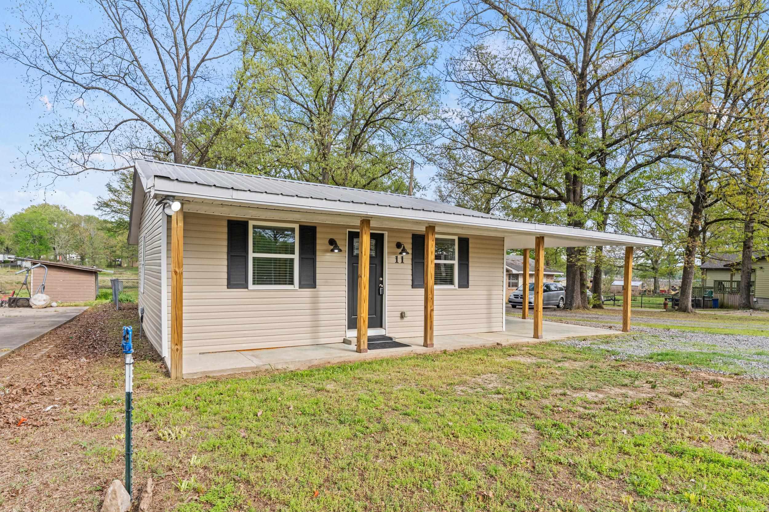 11 E Ridge Road Property Photo 2