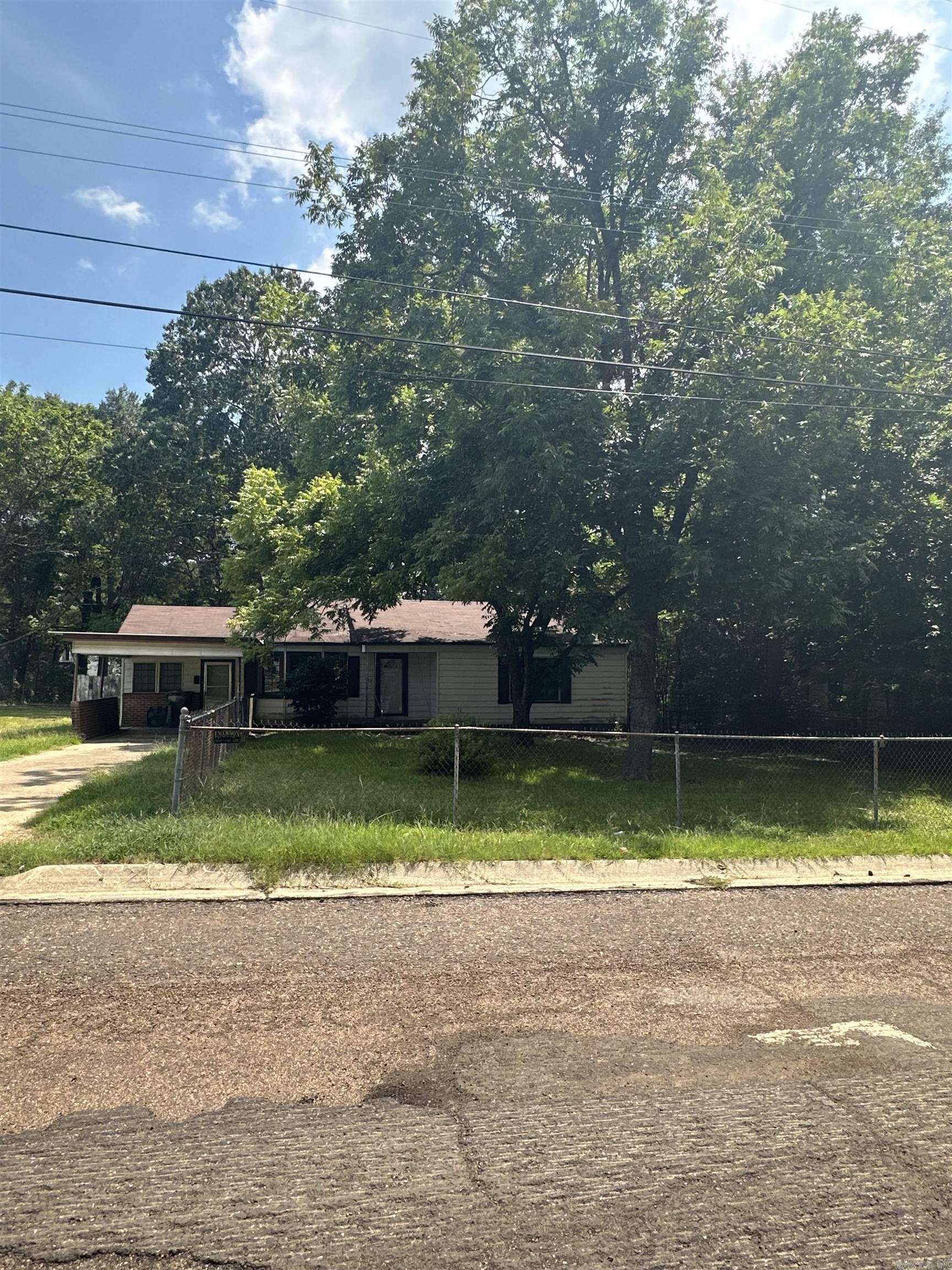913 Calhoun Property Photo 1