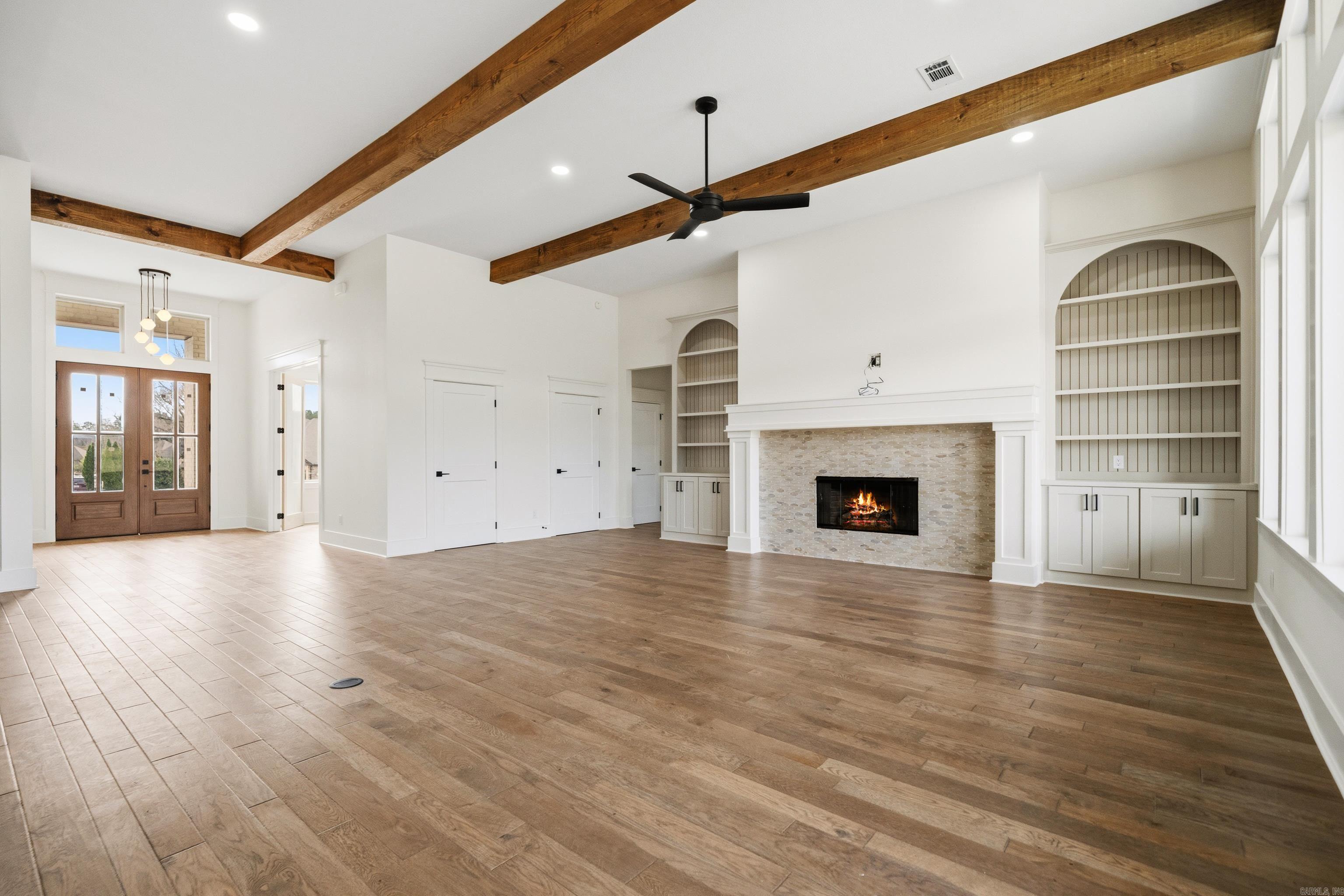 9 Linares Lane Property Photo 6