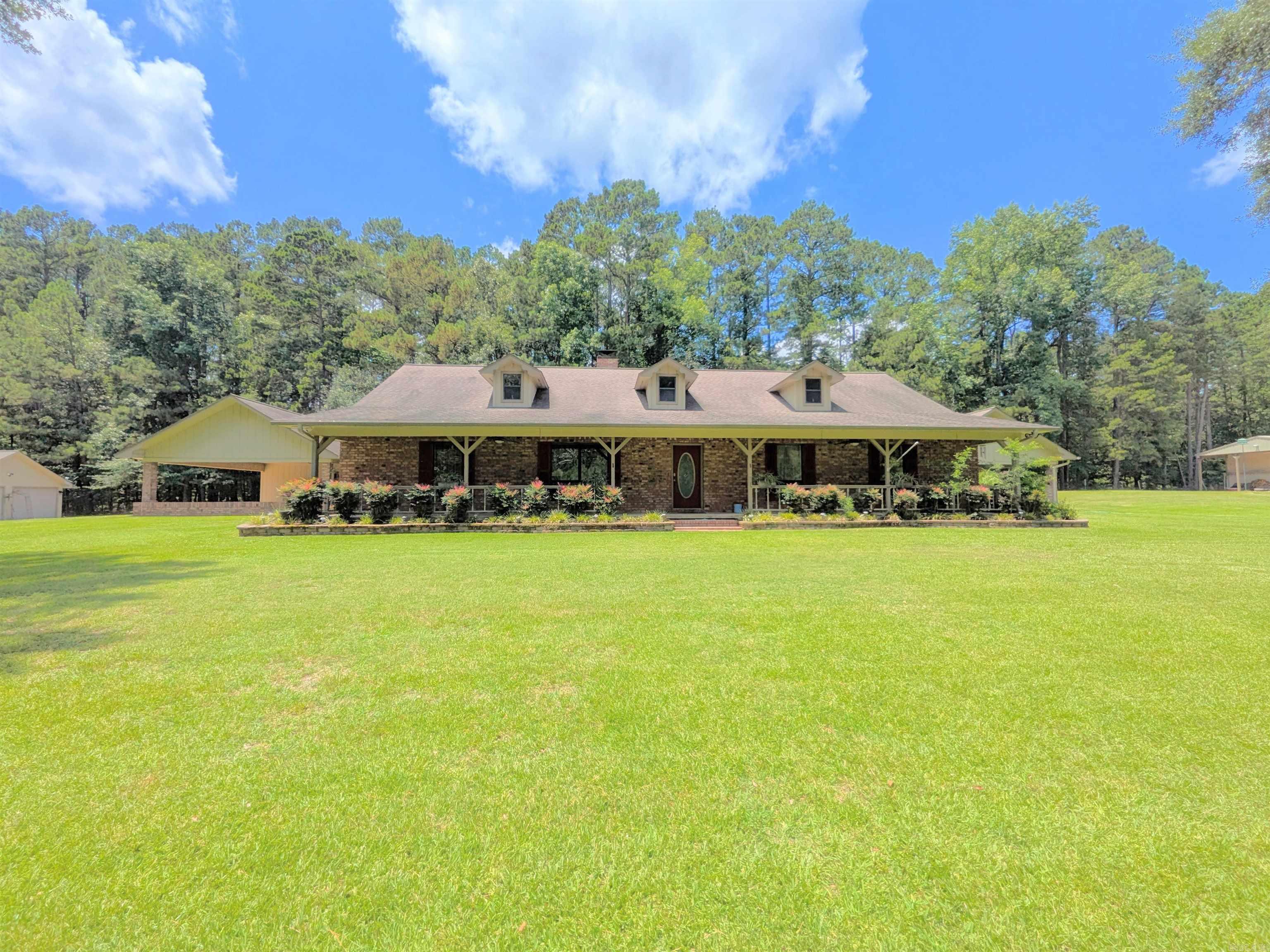 2420 Maul Rd. Property Photo 1