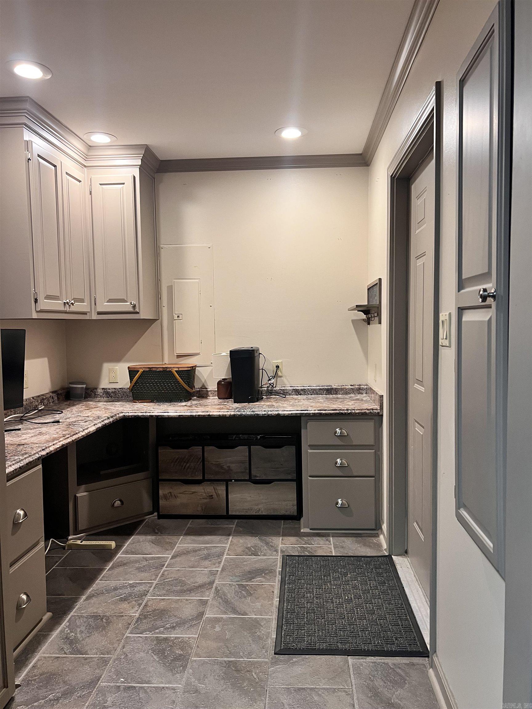 130 Day Drive Property Photo 4