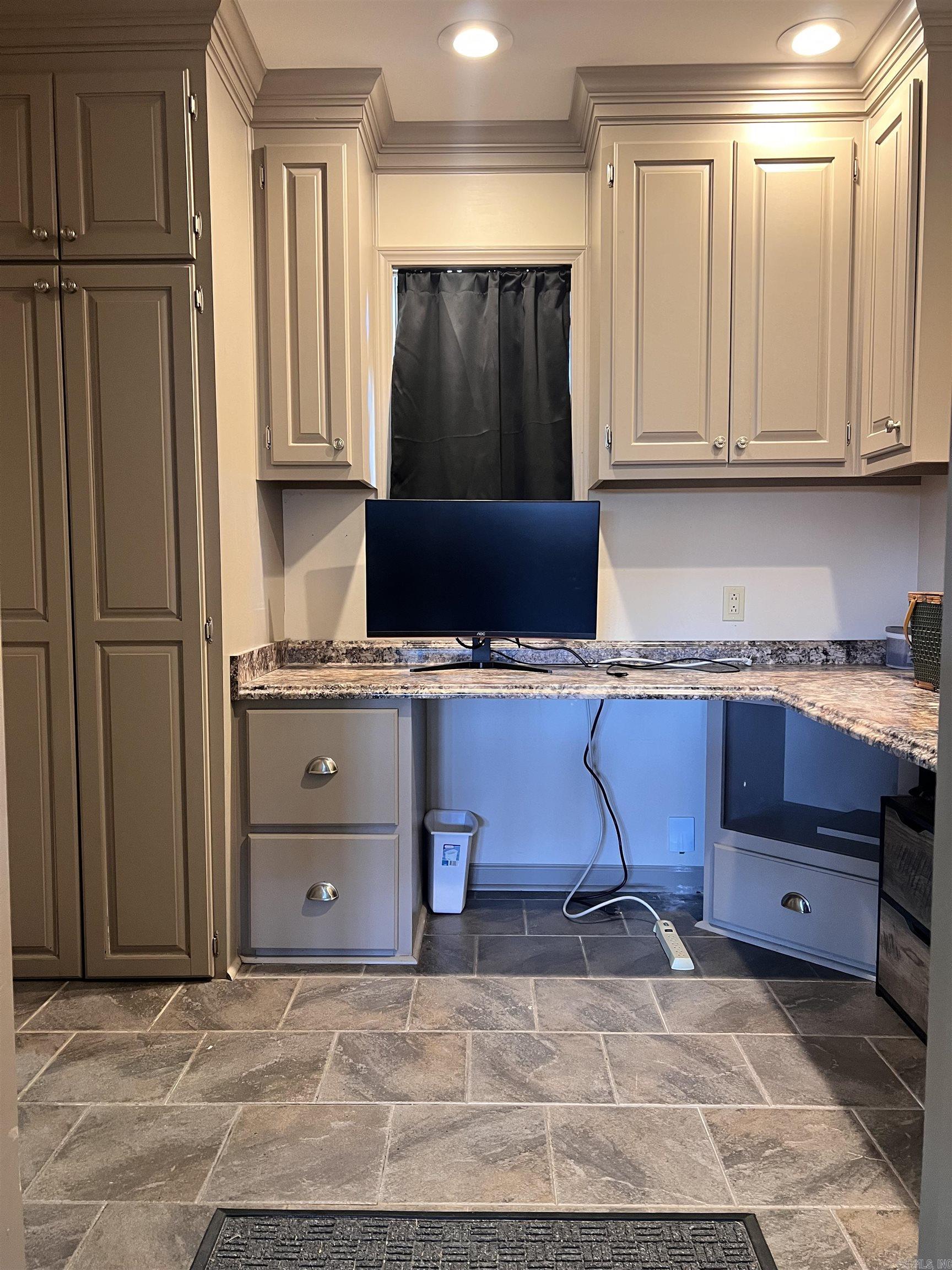 130 Day Drive Property Photo 5
